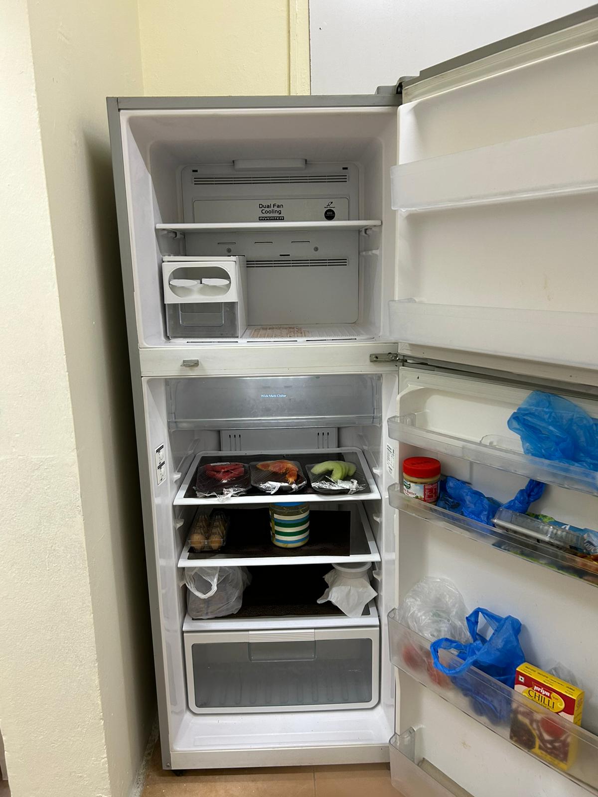 Hitachi 264 litres Refrigerator in Great Condition for Sale - Image 2