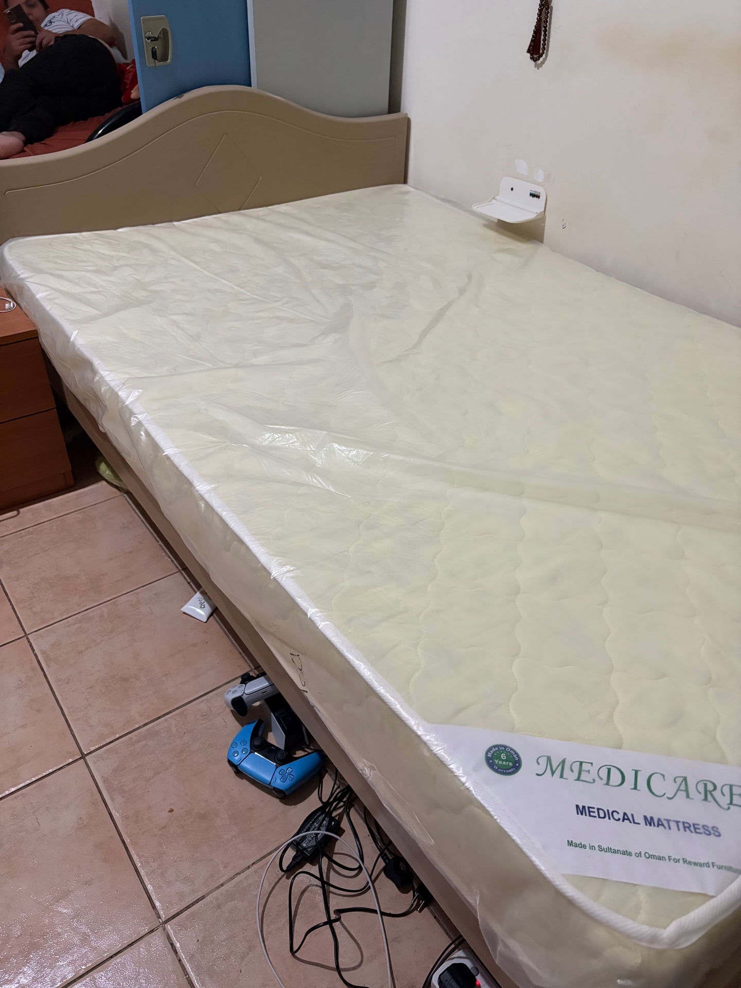 Double size bed with matress - Image 2
