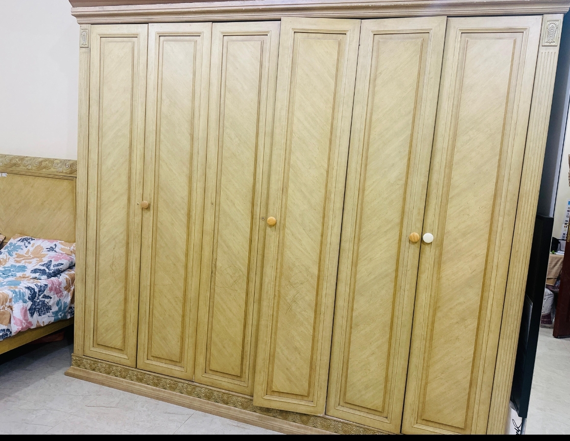 Bed and Mattress, coubord, dressing table  - Image 3