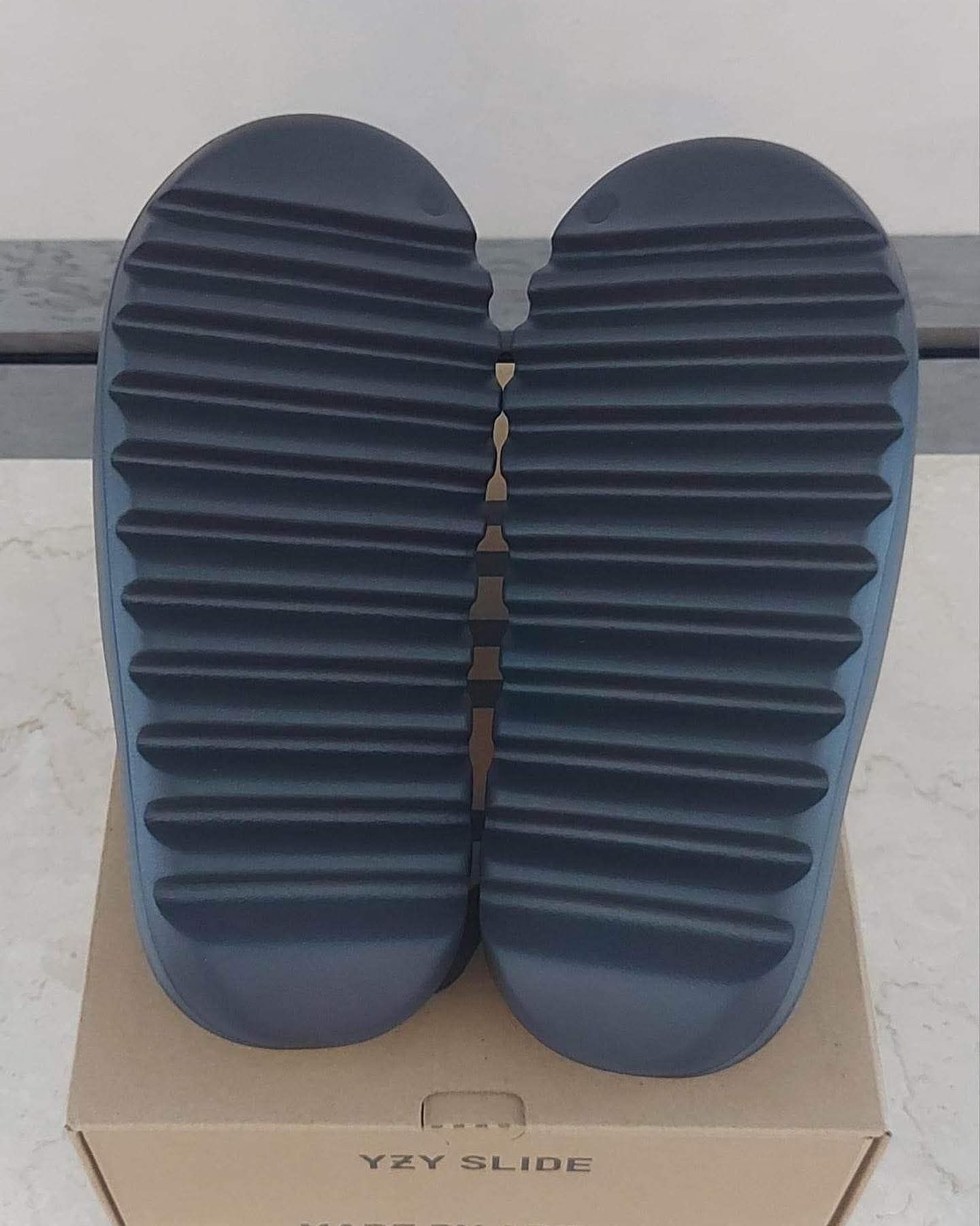 Adidas Yeezy Slide Dark Onyx - Image 7