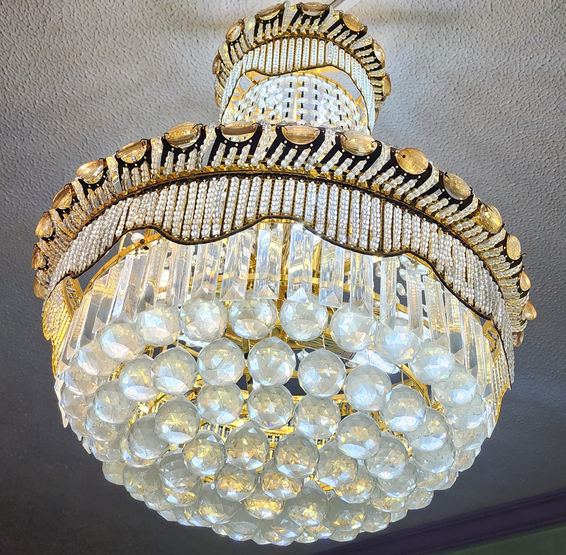 Glittering Crystal with 18 LED Lights & 3 changing colours - Image 3