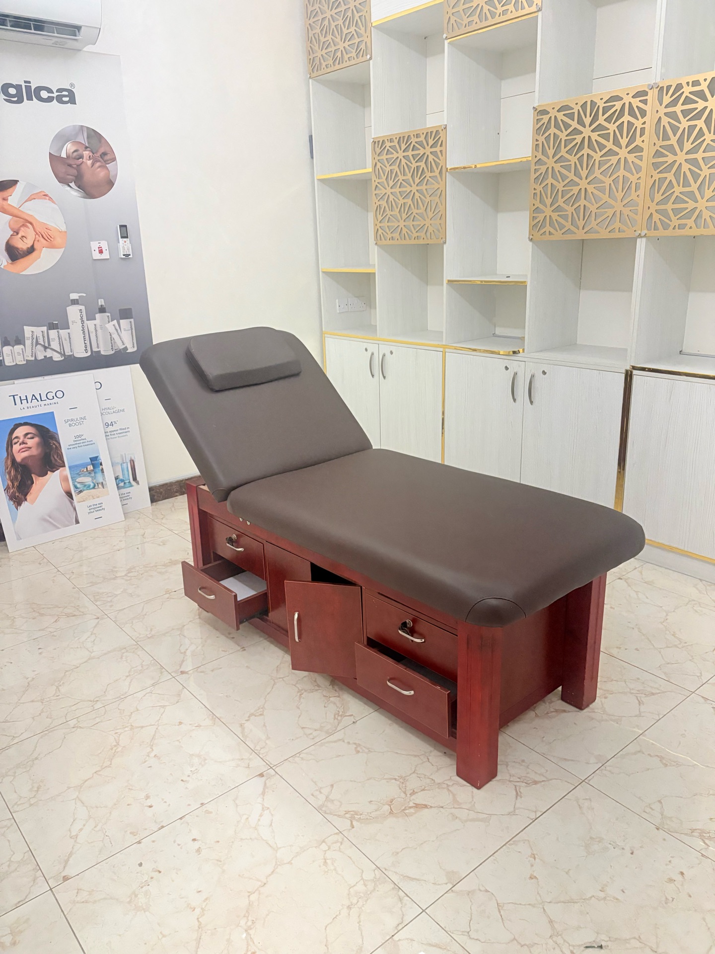 Facial bed for sale  - Image 3