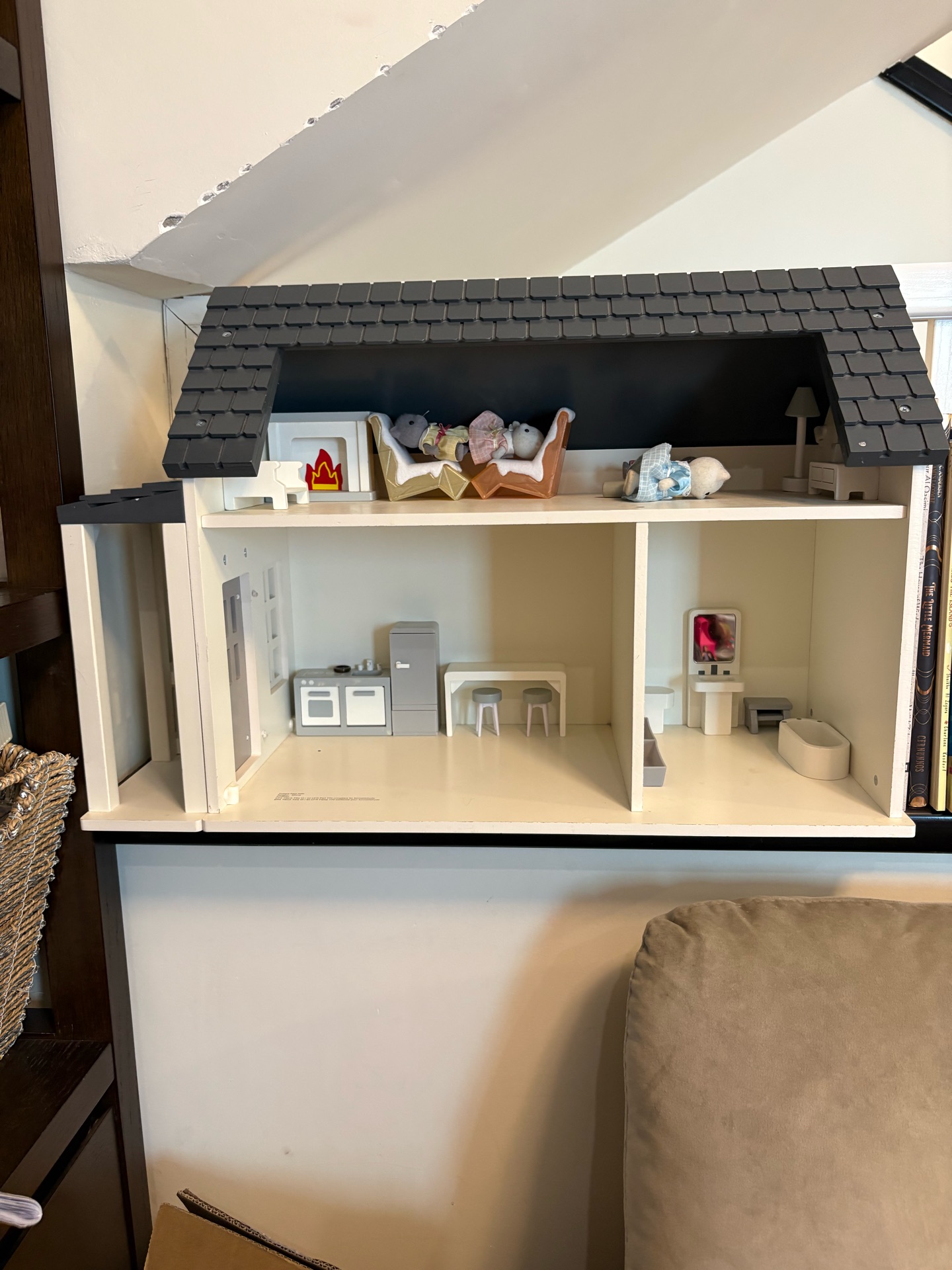 Pottery barn doll house - Image 1