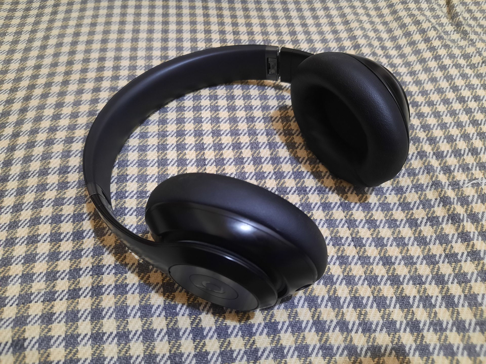 Original Beats studio pro like new - Image 4