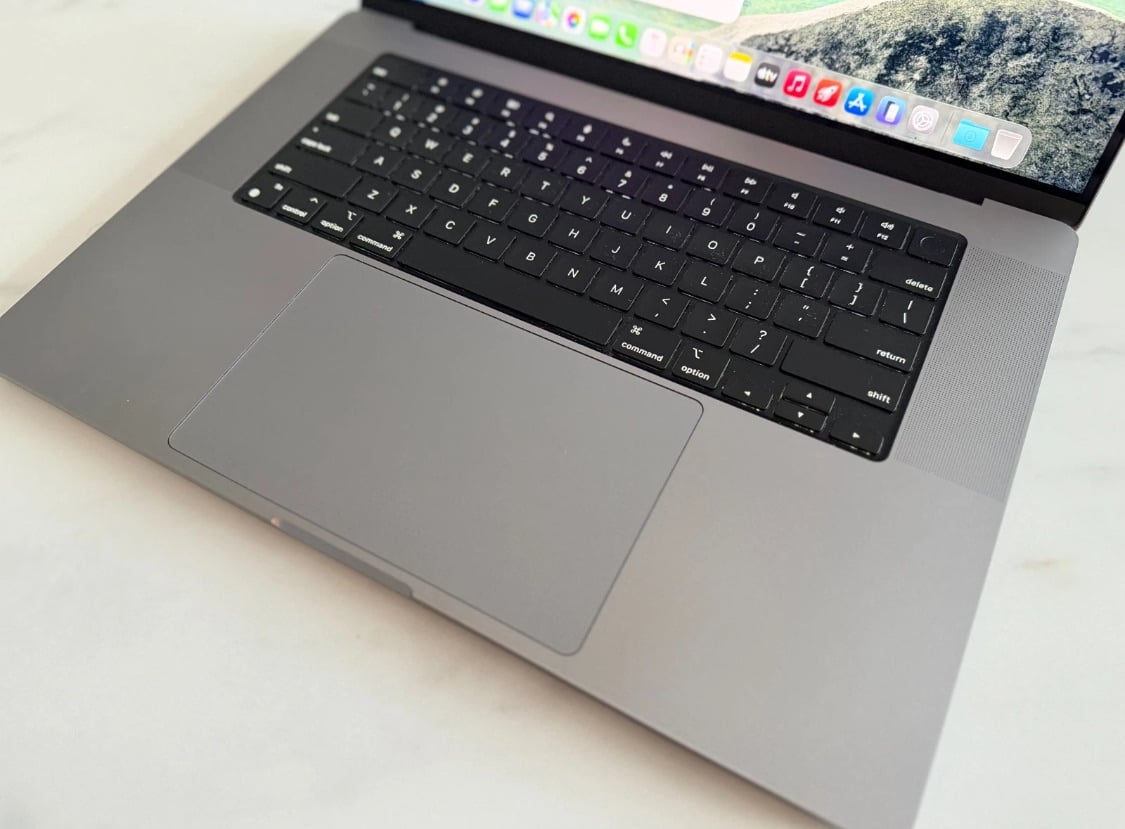 Macbook M1 Max 16” 64R 2TB - Image 3