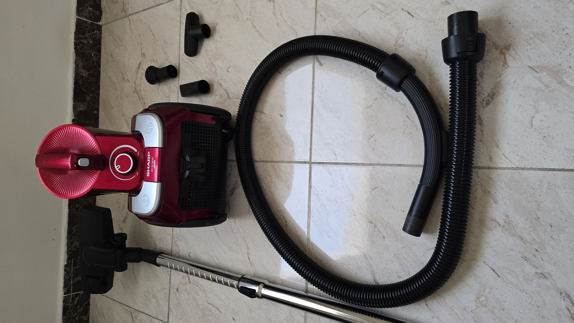 Vacuum Cleaner SHARP - with dust container and suction power control - Image 4