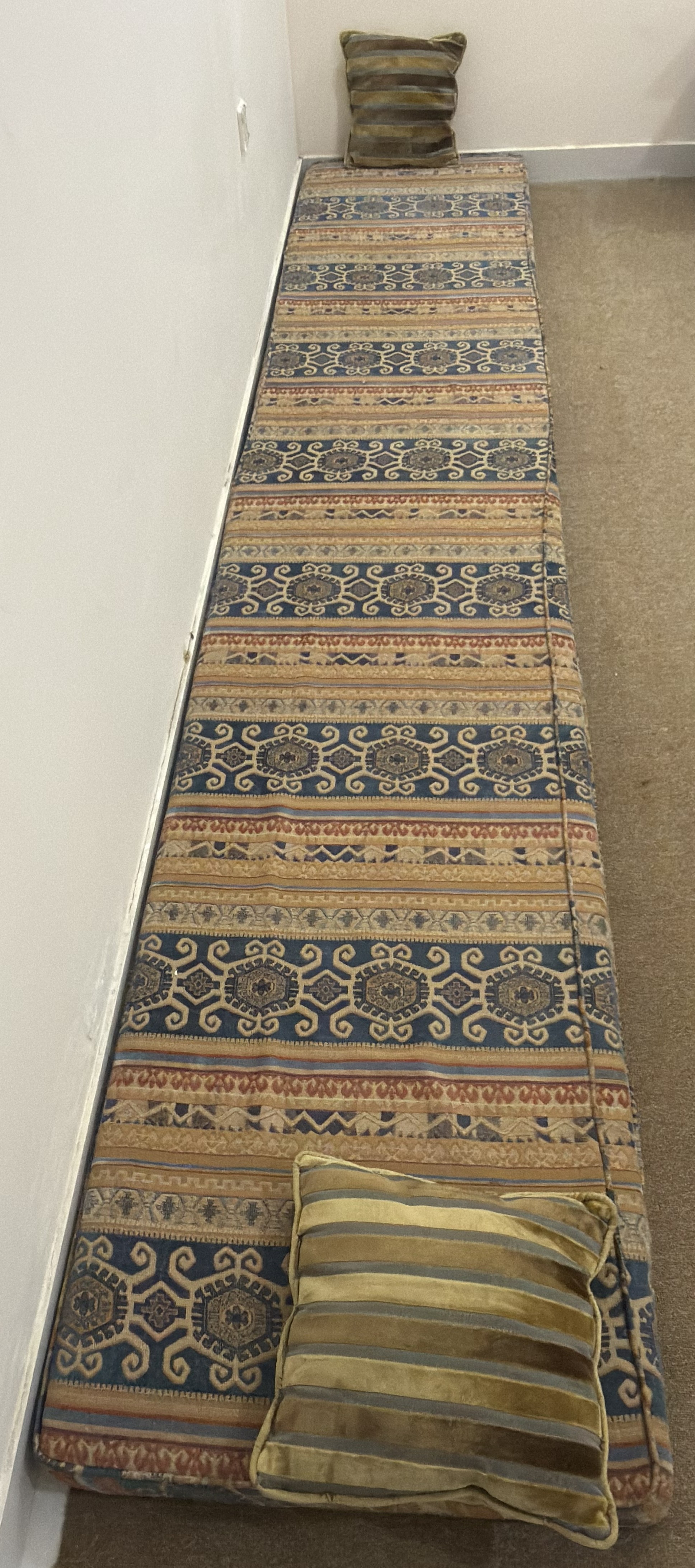 Comfortable Traditional Qatari Majlis Floor Seating Set  - Image 8