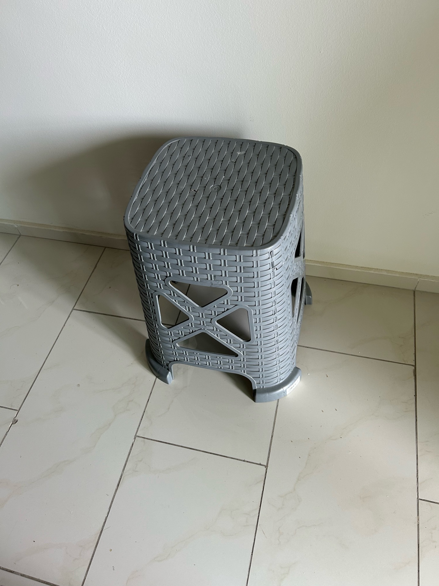 Table with 2 steel chairs, 1 plastic chair , and 1 stool plastic table - Image 4