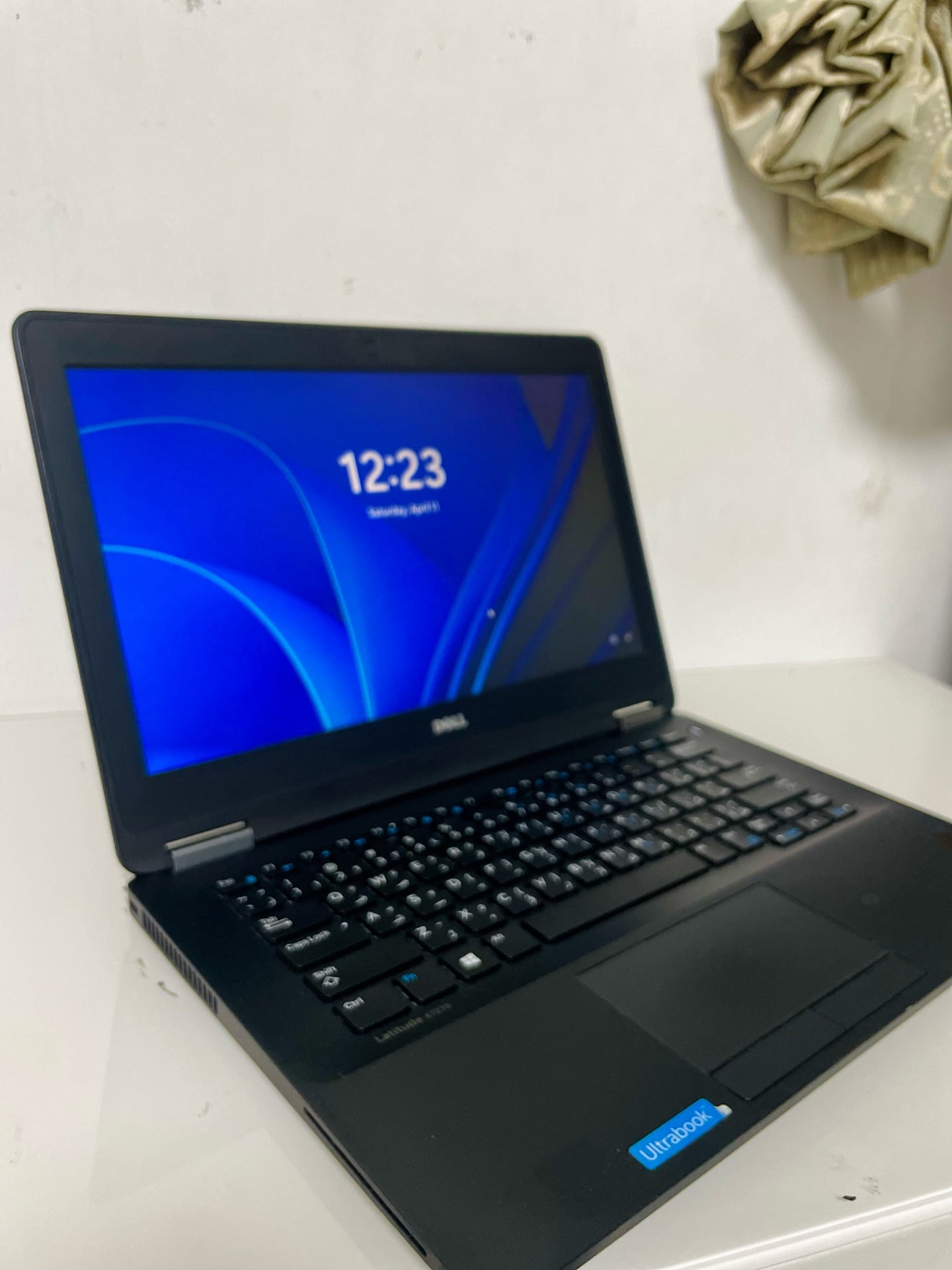 DELL LATITUDE E7270 i7 A+ Condition  - Image 4