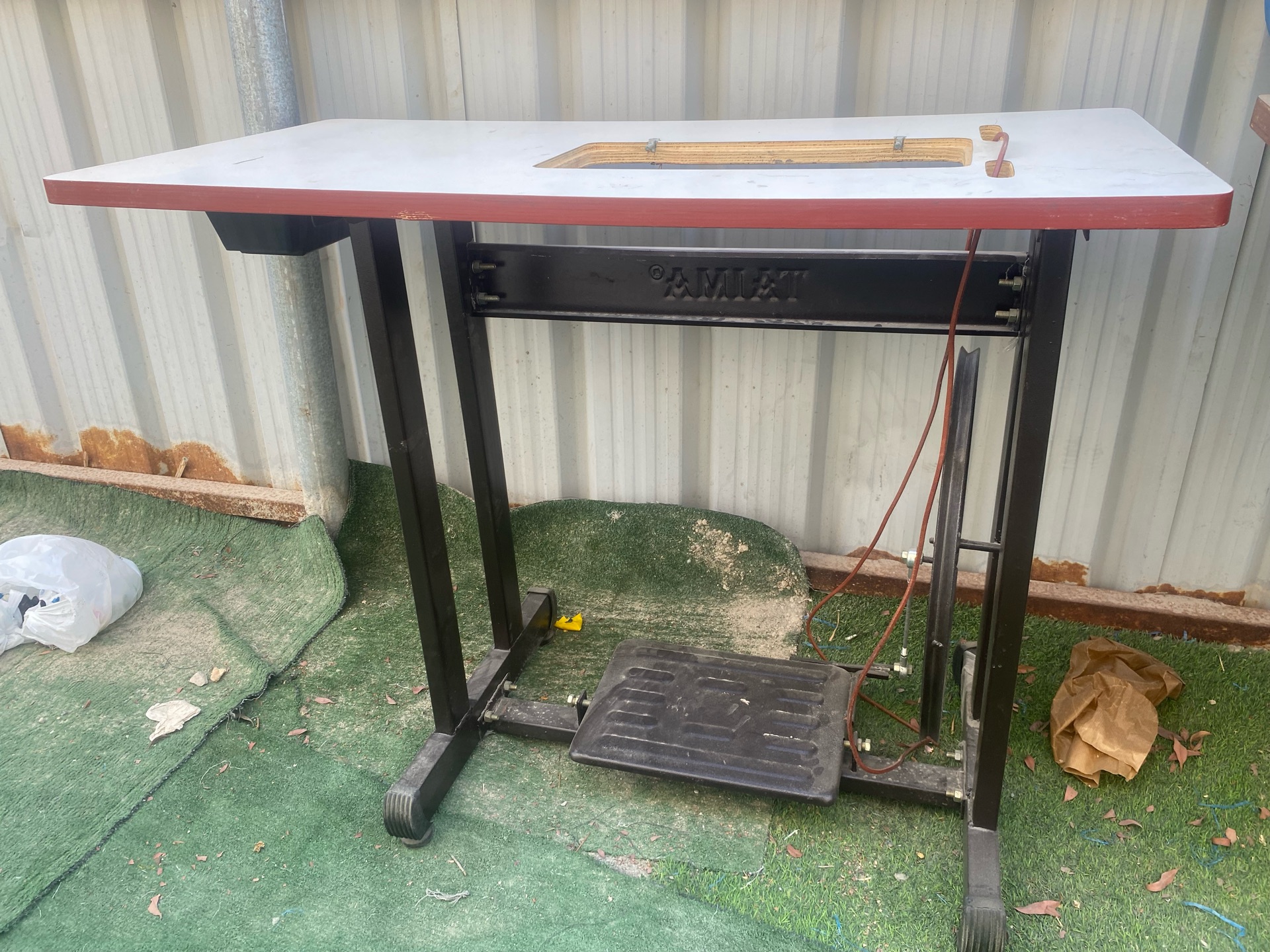 Singer table for sewing machine  - Image 3