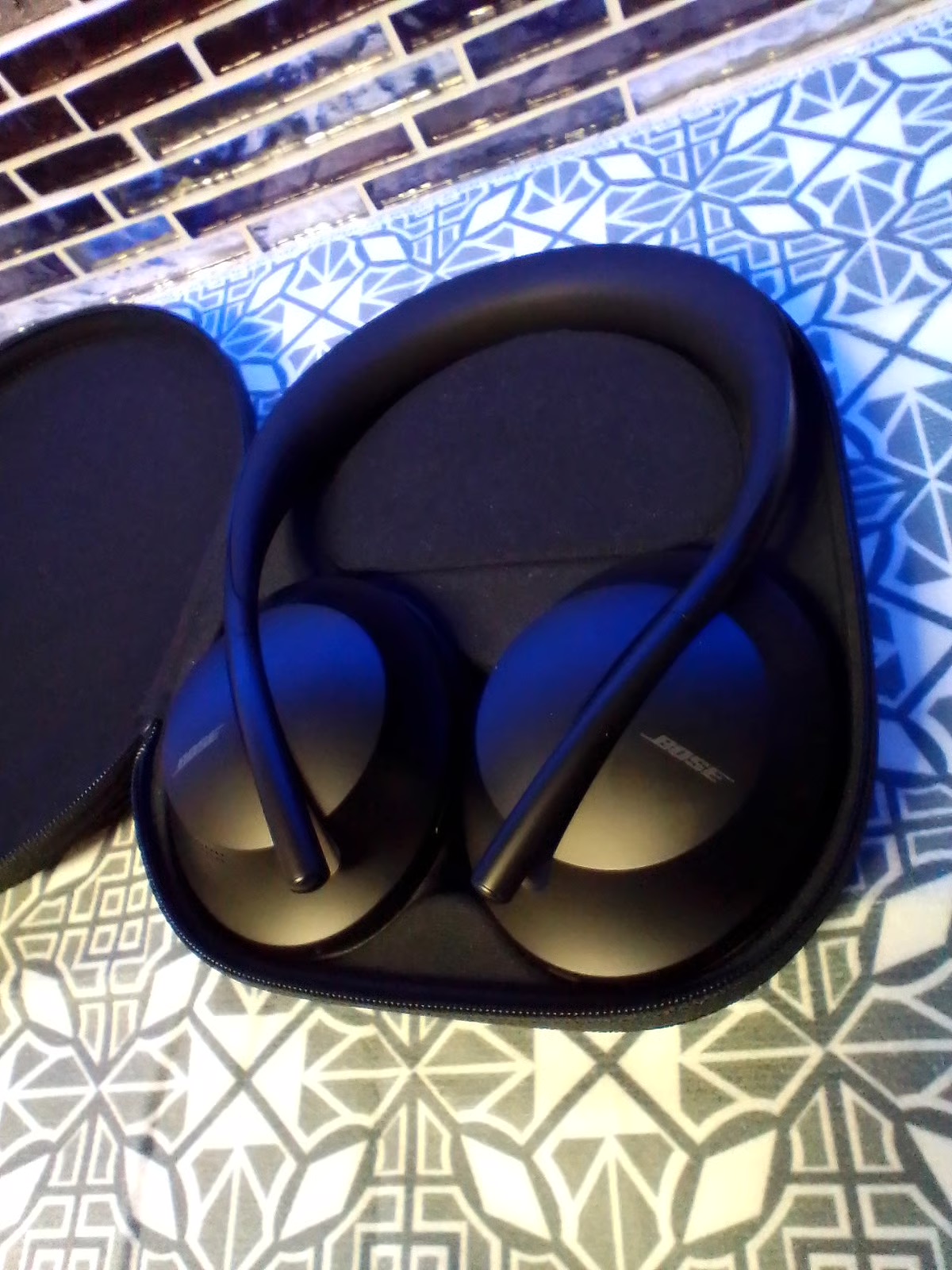  Bose Noise Cancelling Headphones 700 - Image 2