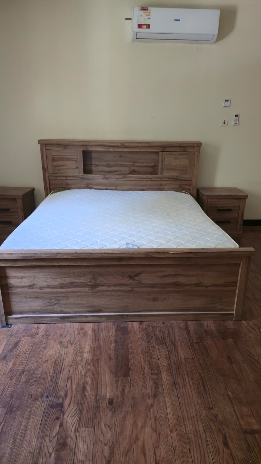 King bed with matress - Image 2