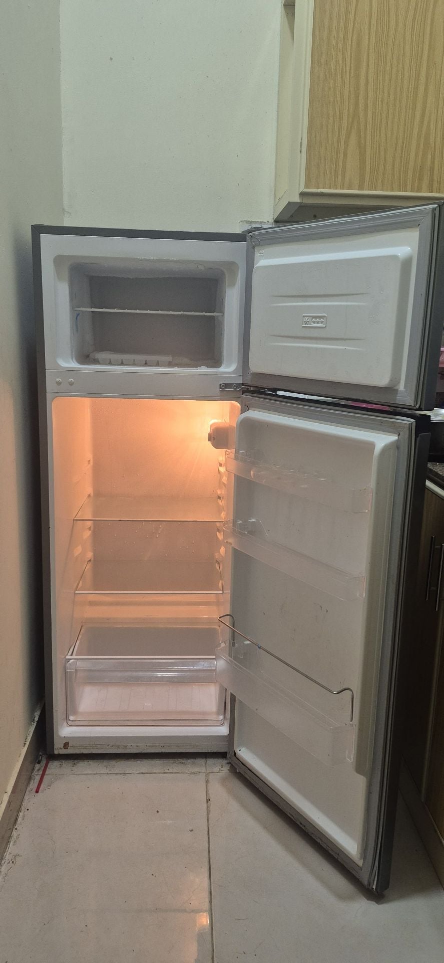 Elekta refrigerator for sale in good condition  - Image 2