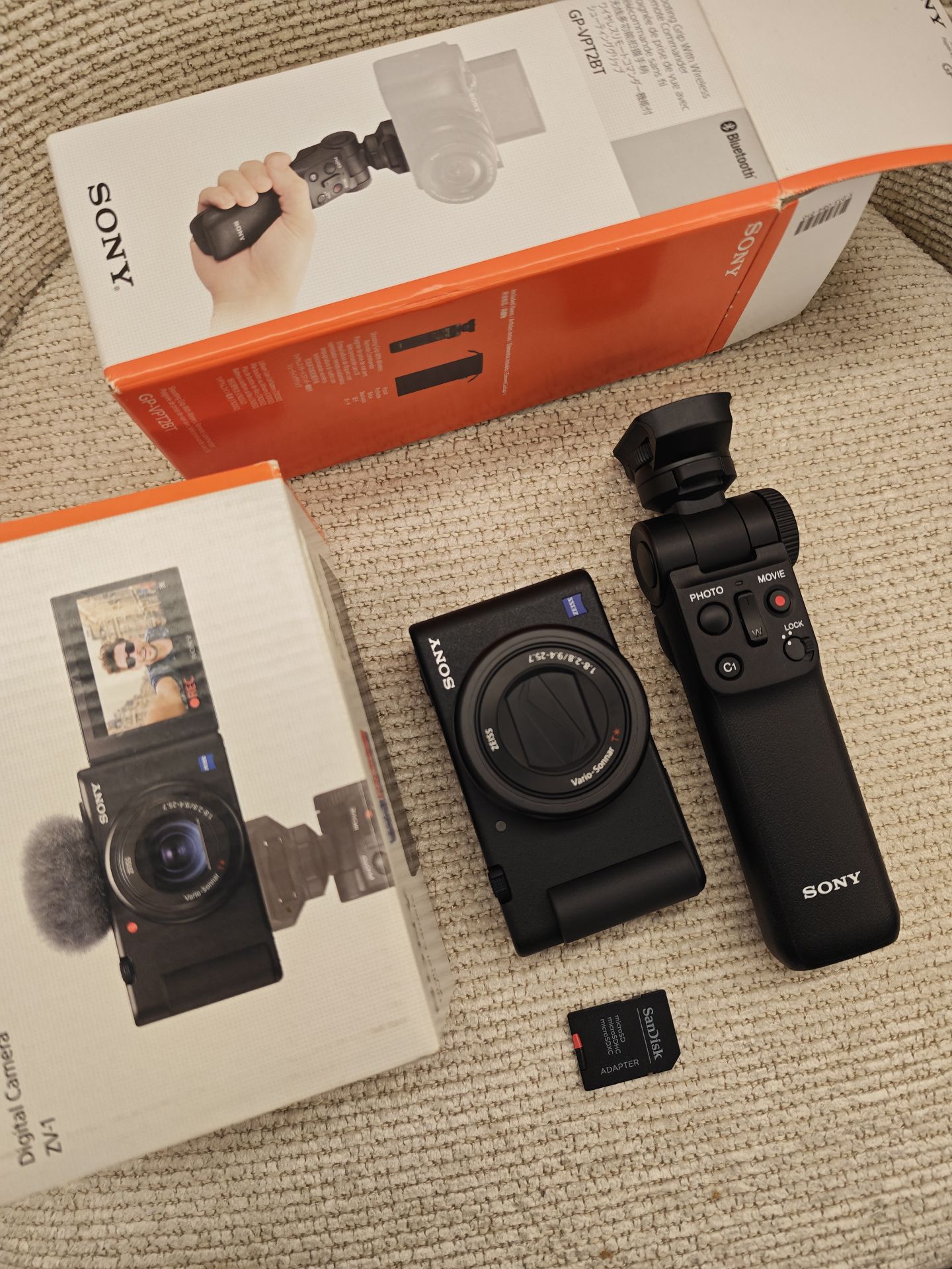 طقم كاميرا Sony ZV-1 و Grip - Image 7