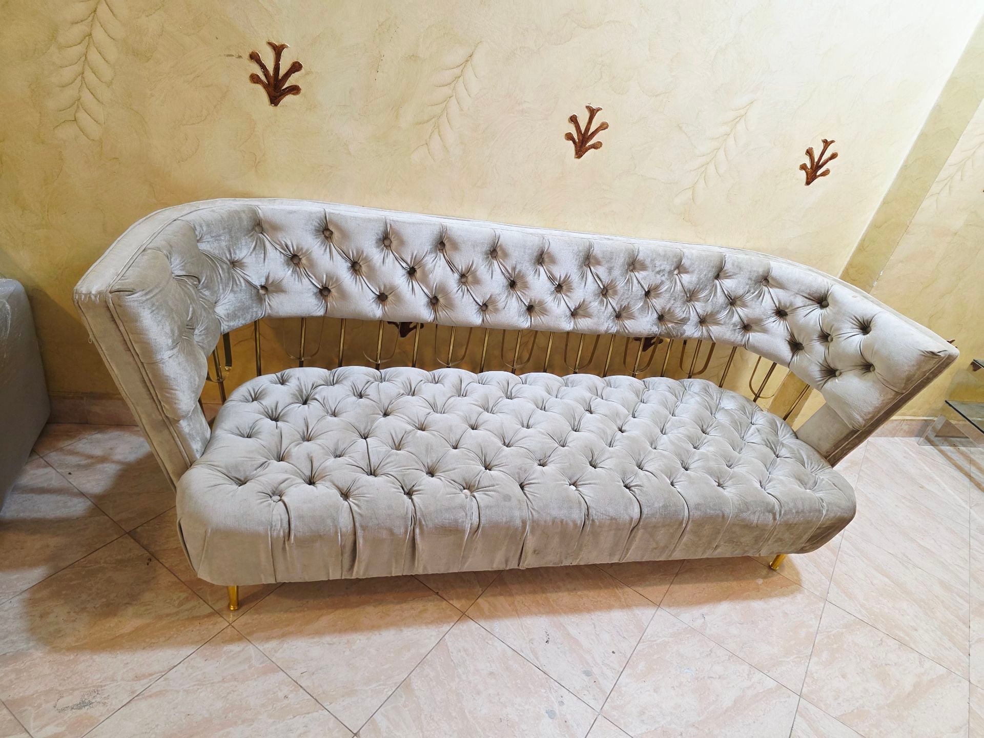 Like new 3 setar Sofa  - Image 8