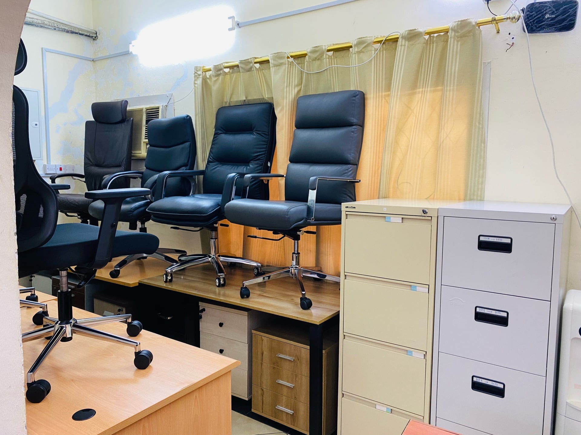 Used office furniture selling  - Image 7
