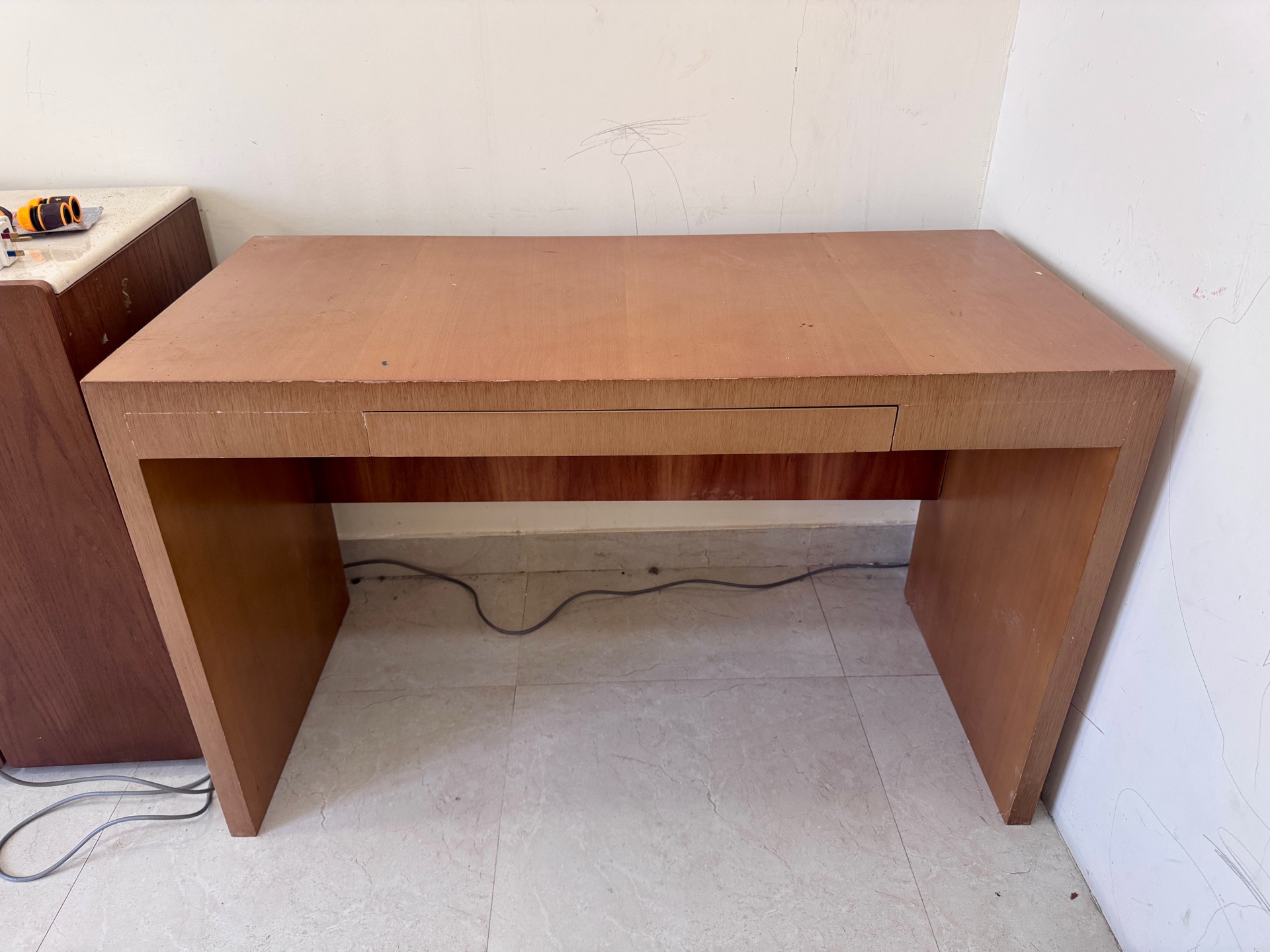 Computer Table 120x50cm (Free delivery to Doha) - Image 2