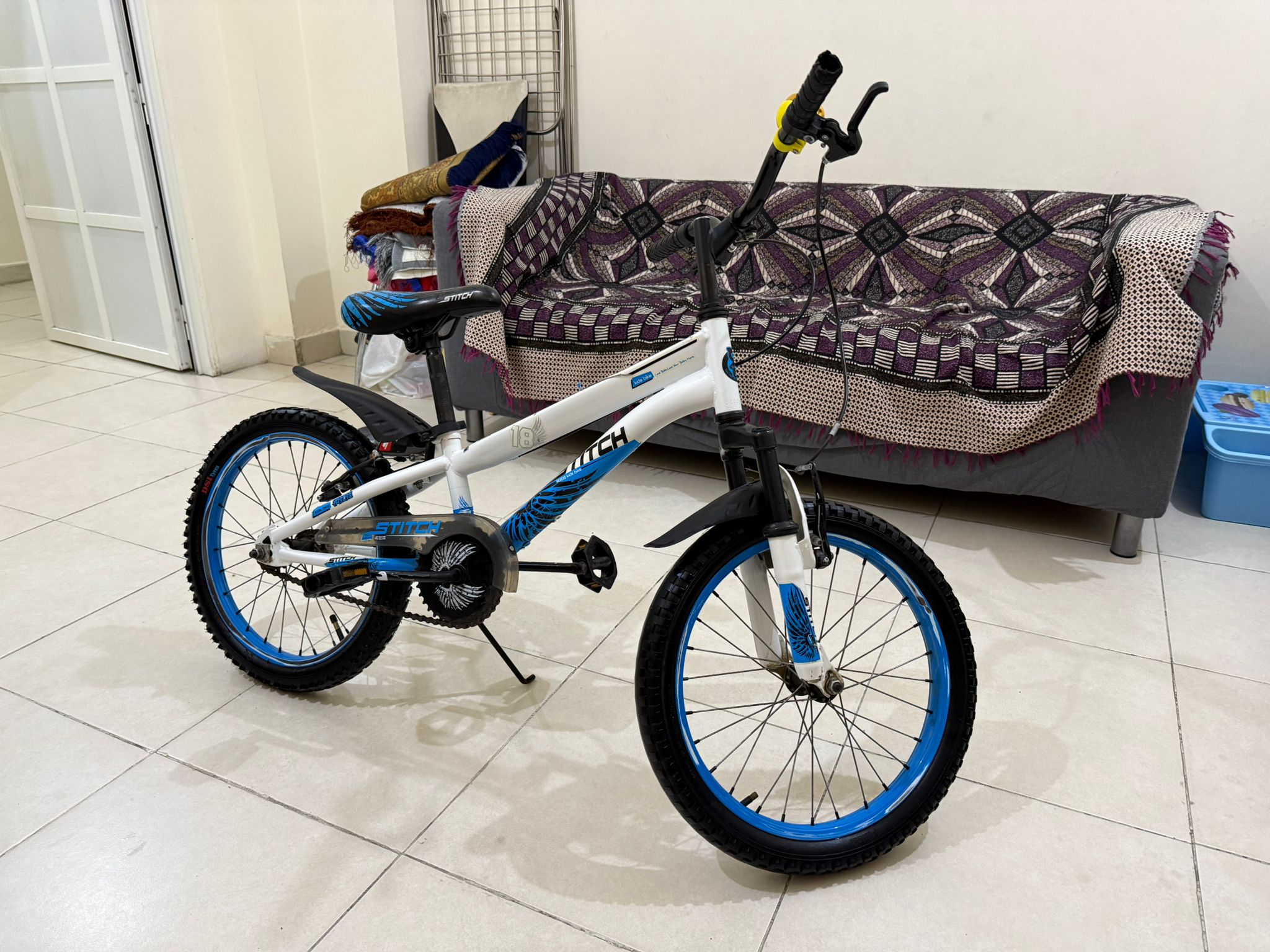 Boys’ bicycle suitable for ages 7 to 12 - Image 1