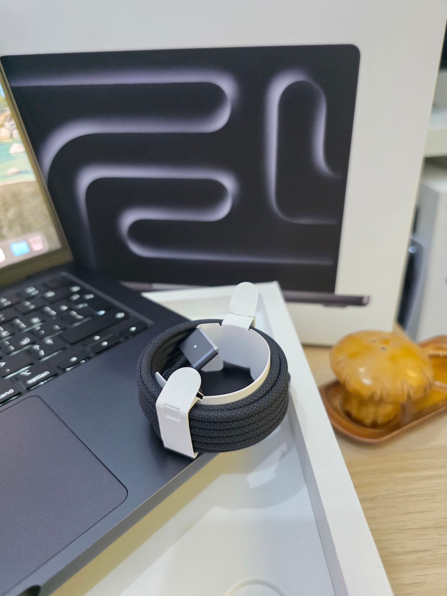 Macbook Pro M4 14 بوصة 16/1TB أسود - Image 6