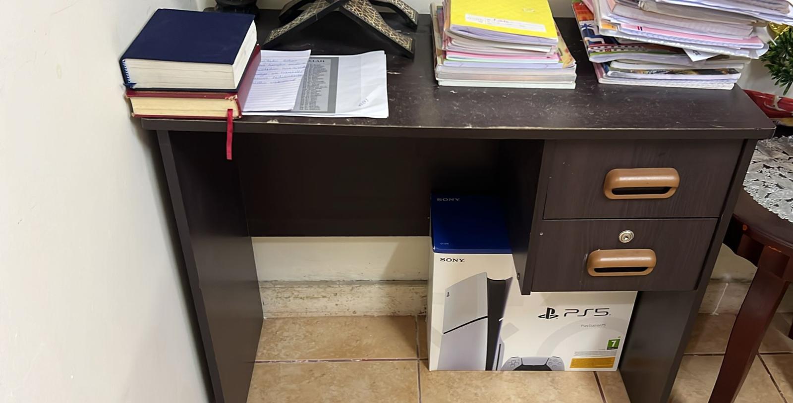 Study table - Image 4