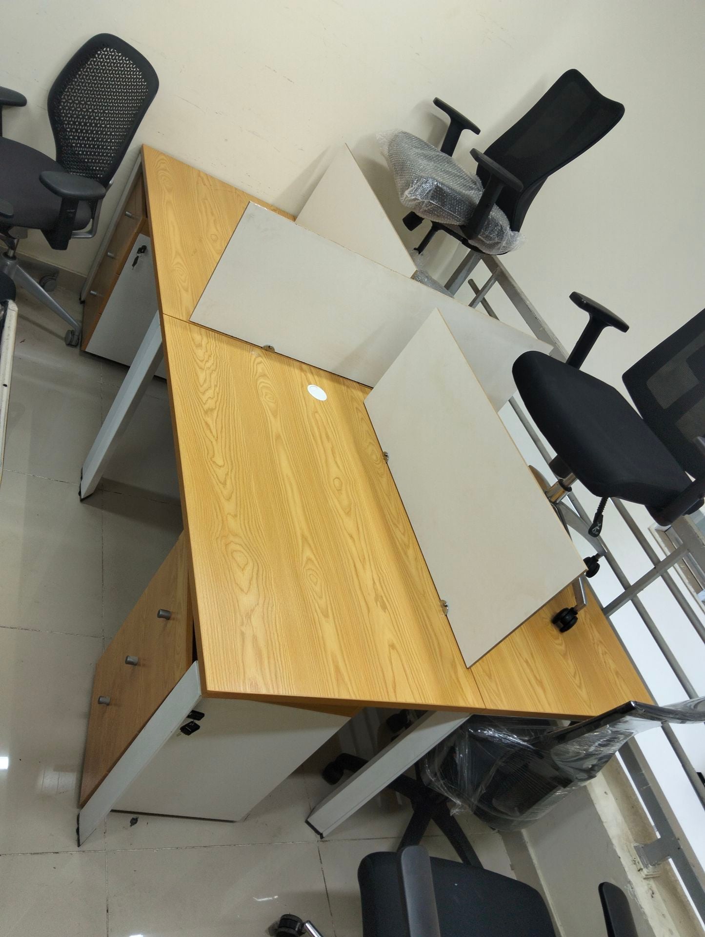 Harman miller classic aeron chair fully loaded aluminium body available for sale - Image 3