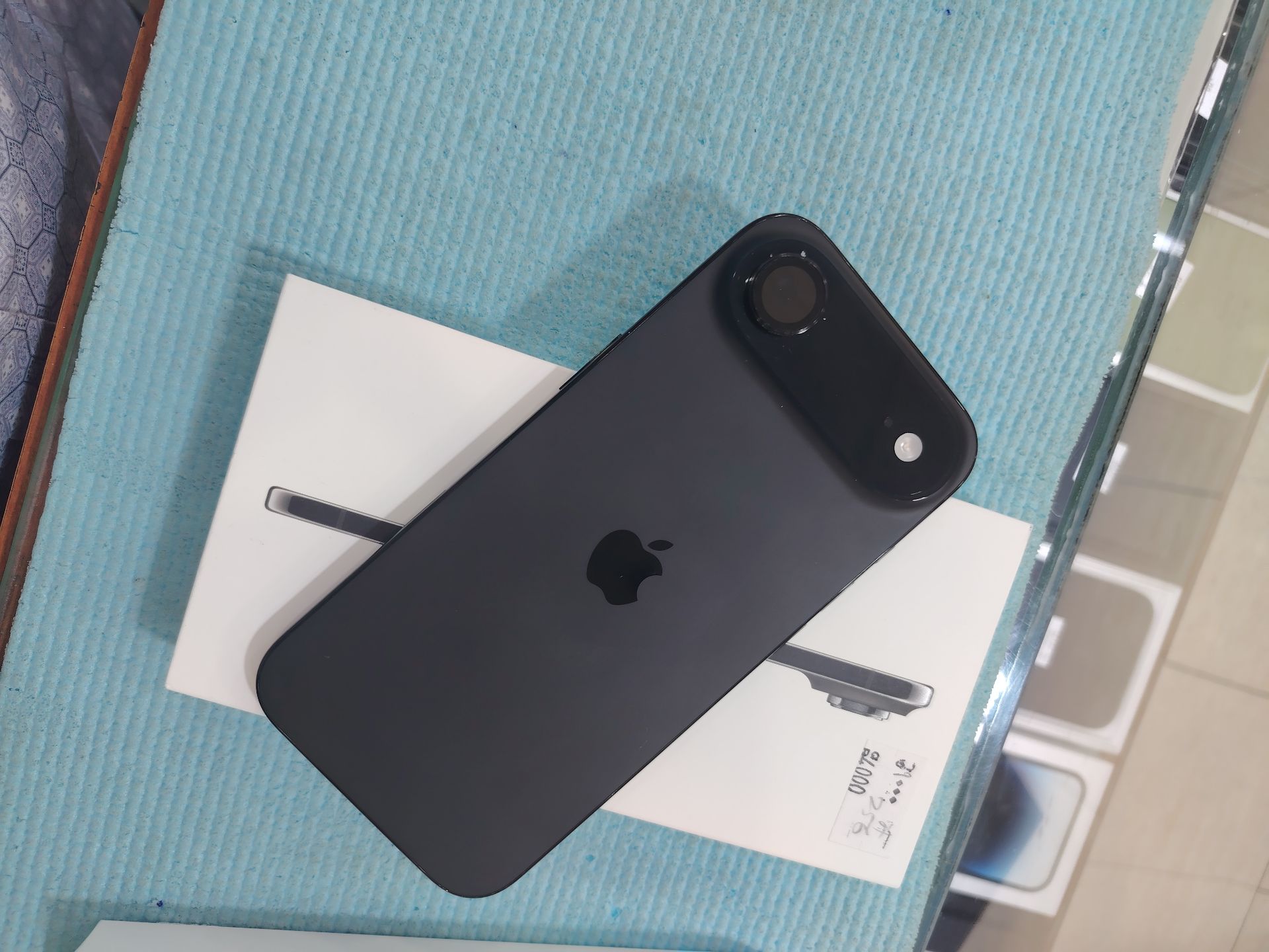 I phone Air 256gb black color  - Image 5