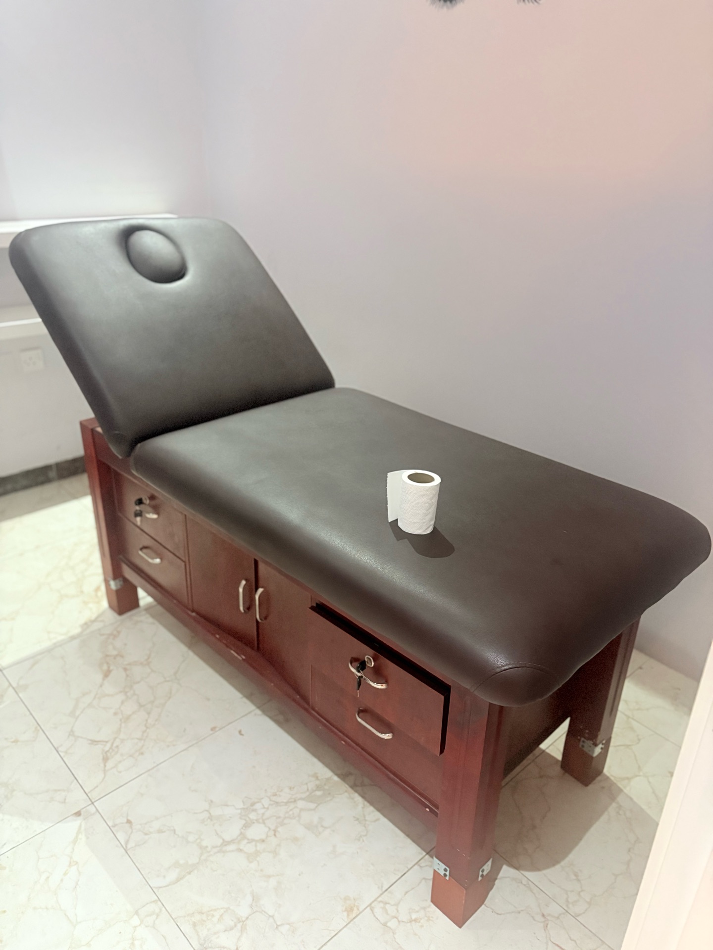 Facial bed for sale  - Image 2
