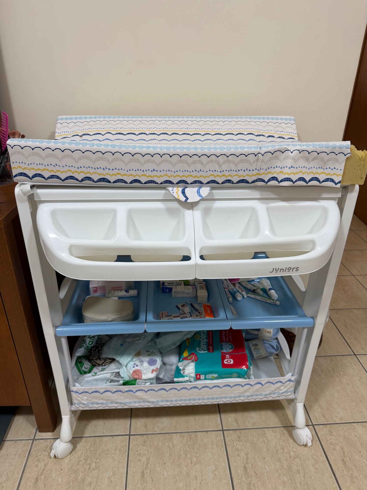 Diapers changing table - Image 1