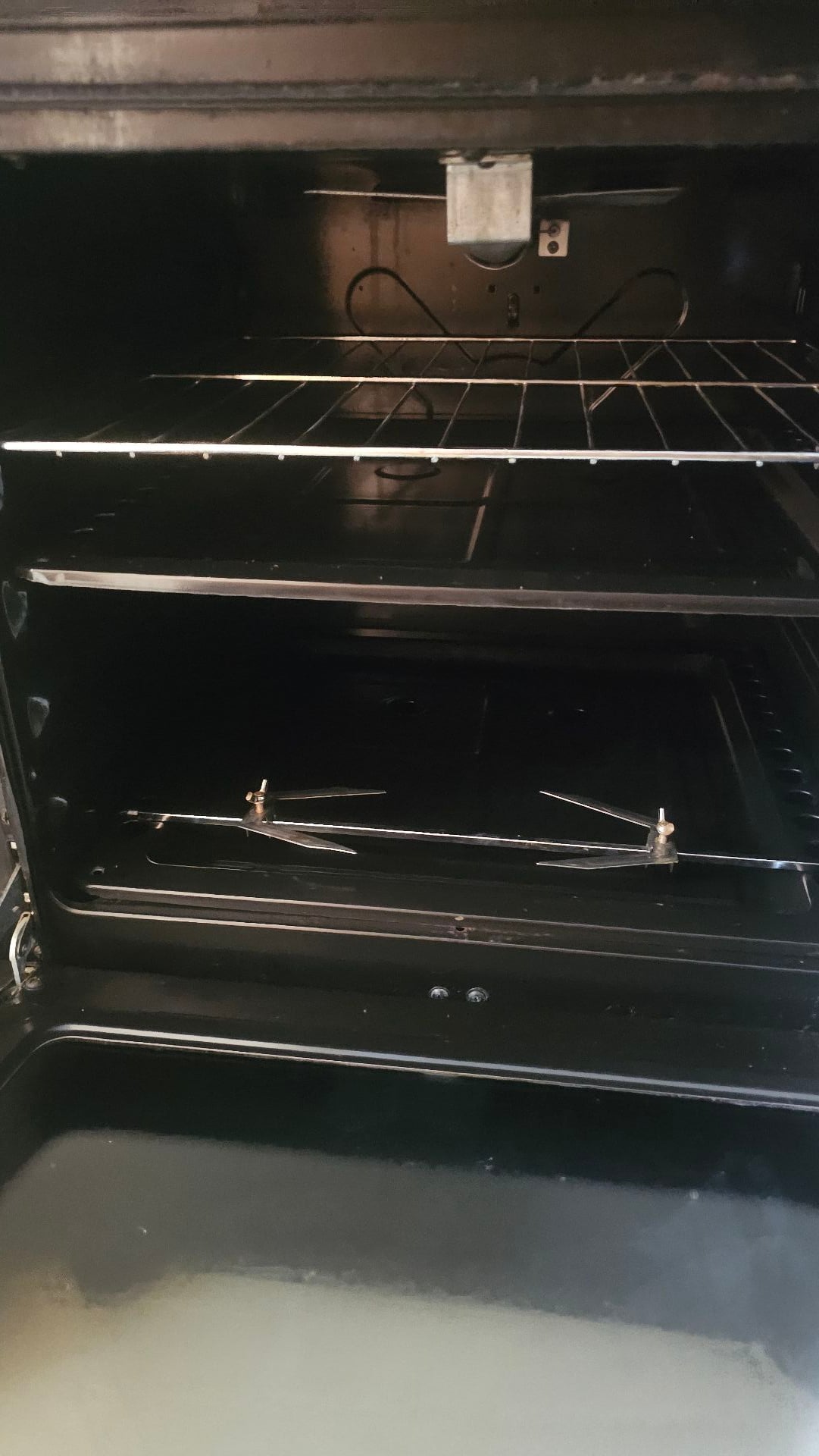 Used cooking range for sale in Wakra - Image 2