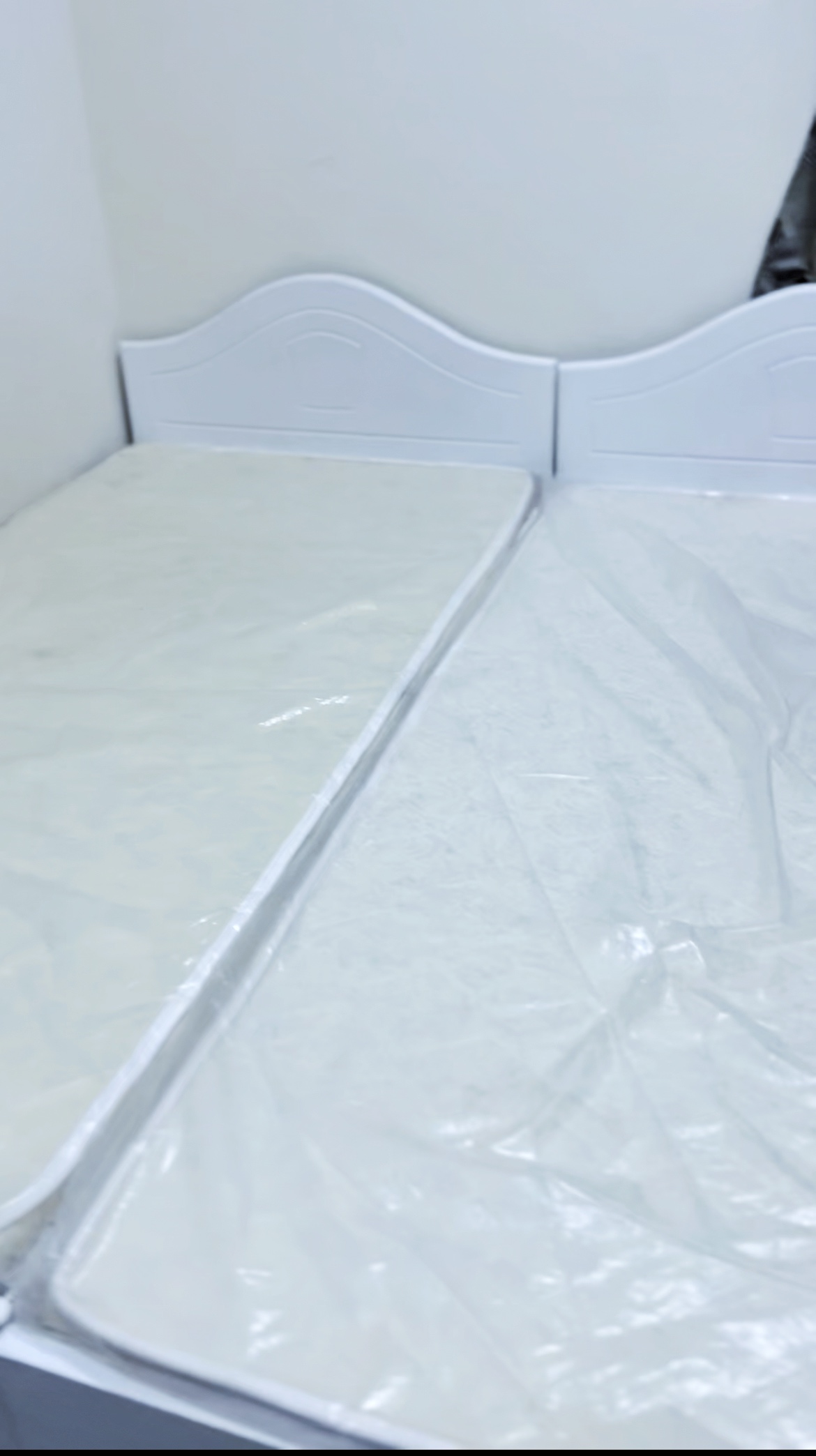 Short term used single bed with matress - Image 4