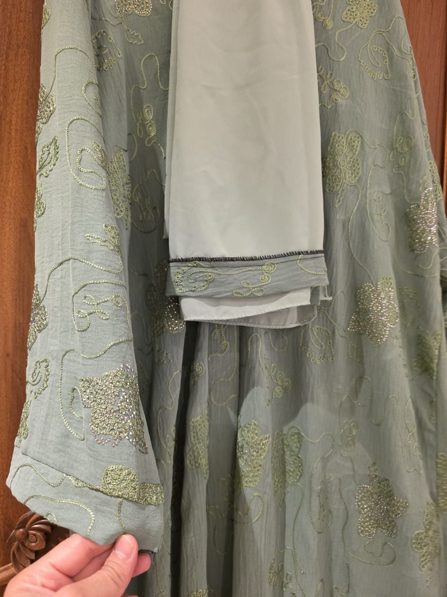 All brand new abayas for sale. Size is 58 - Image 6