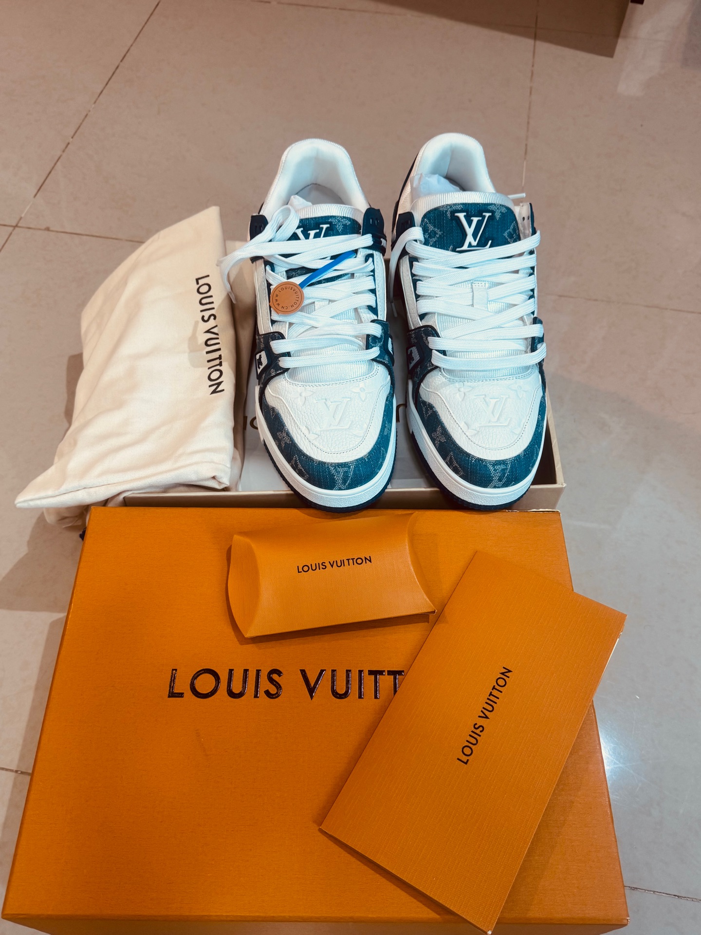 Premium Louis Vuitton  - Image 2