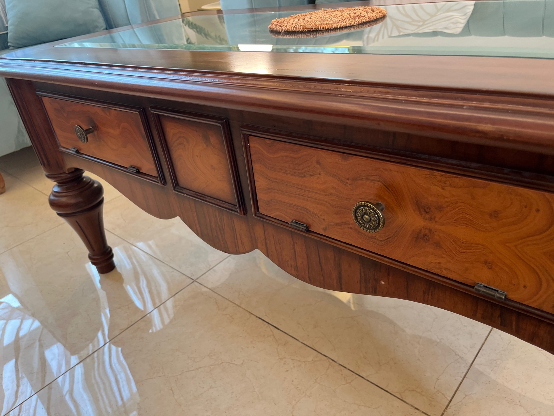 Elegant Wooden Tea Table – Excellent Condition - Image 4