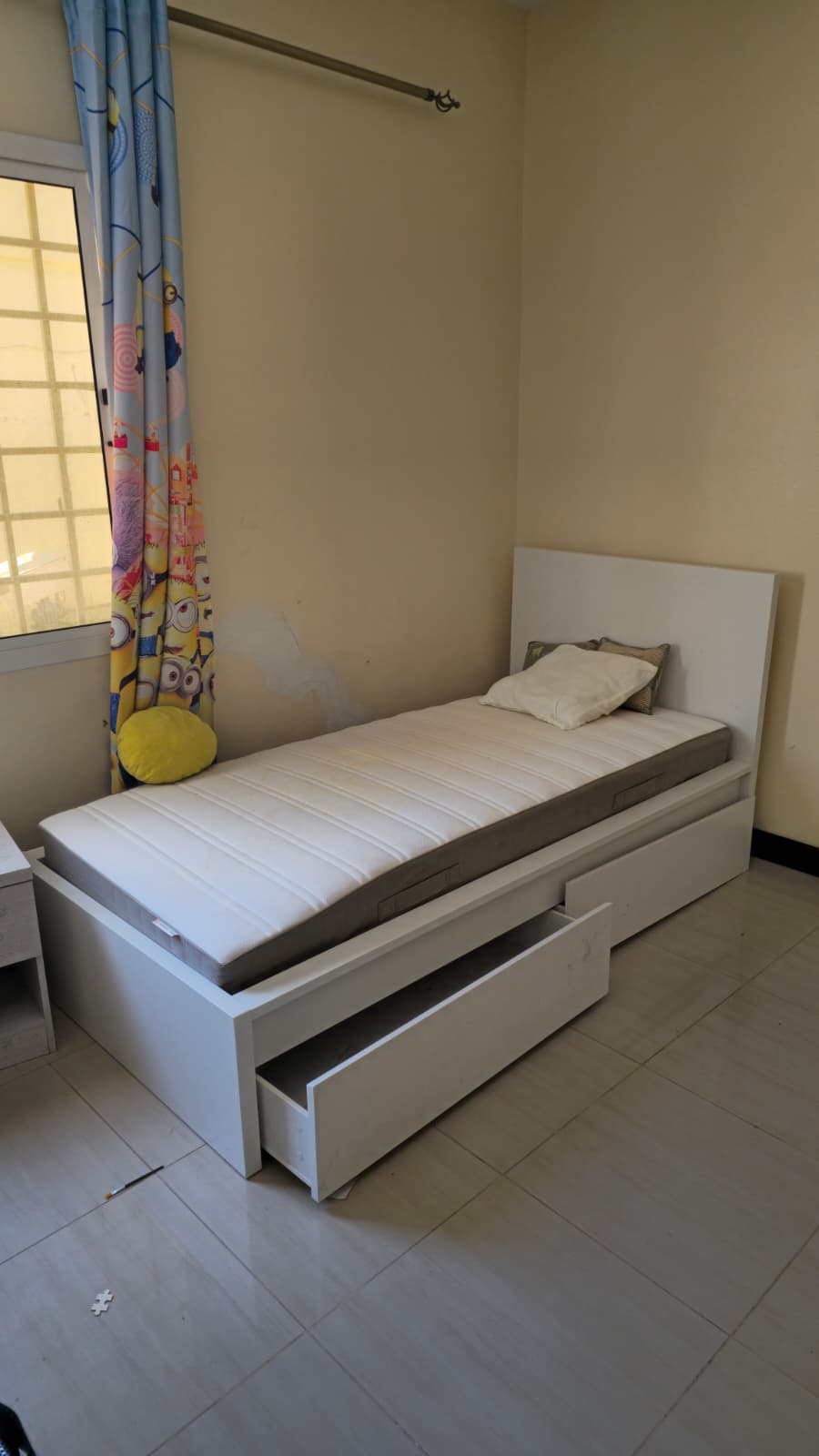 Kids bed with matress - Image 1
