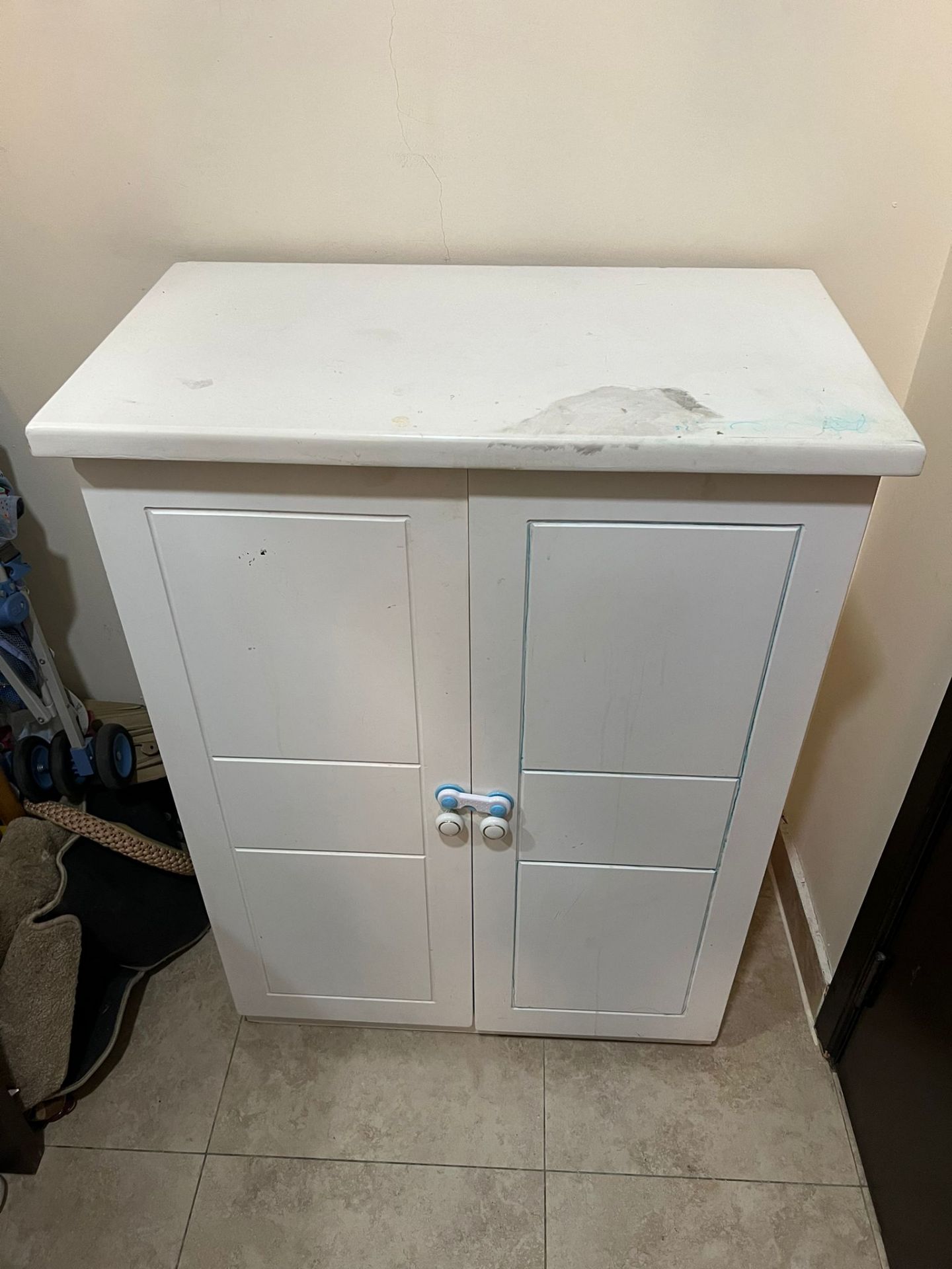 2 door stroge cupboard  - Image 4