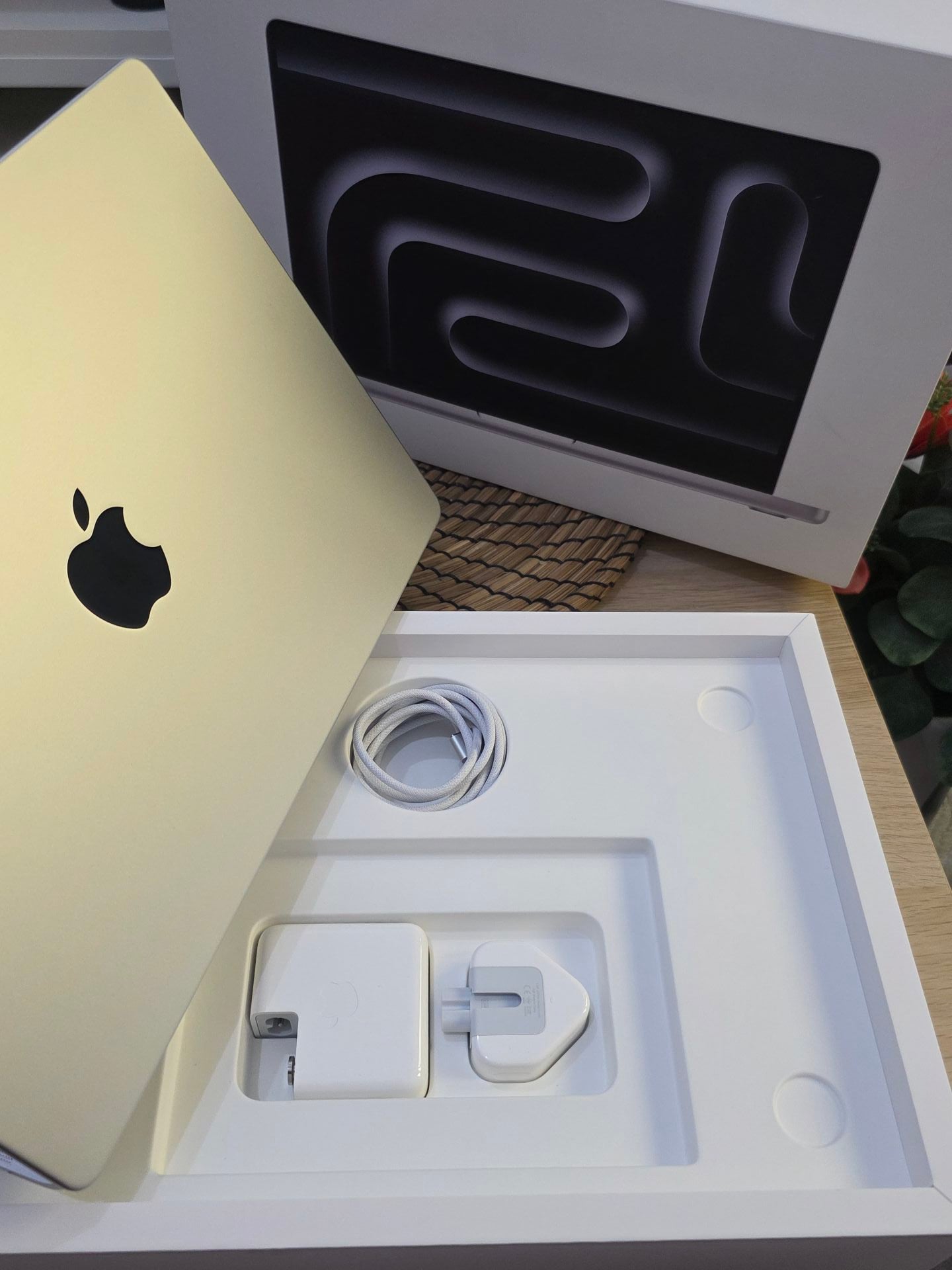 14" Macbook Pro M4 16/512Gb Silver  - Image 3
