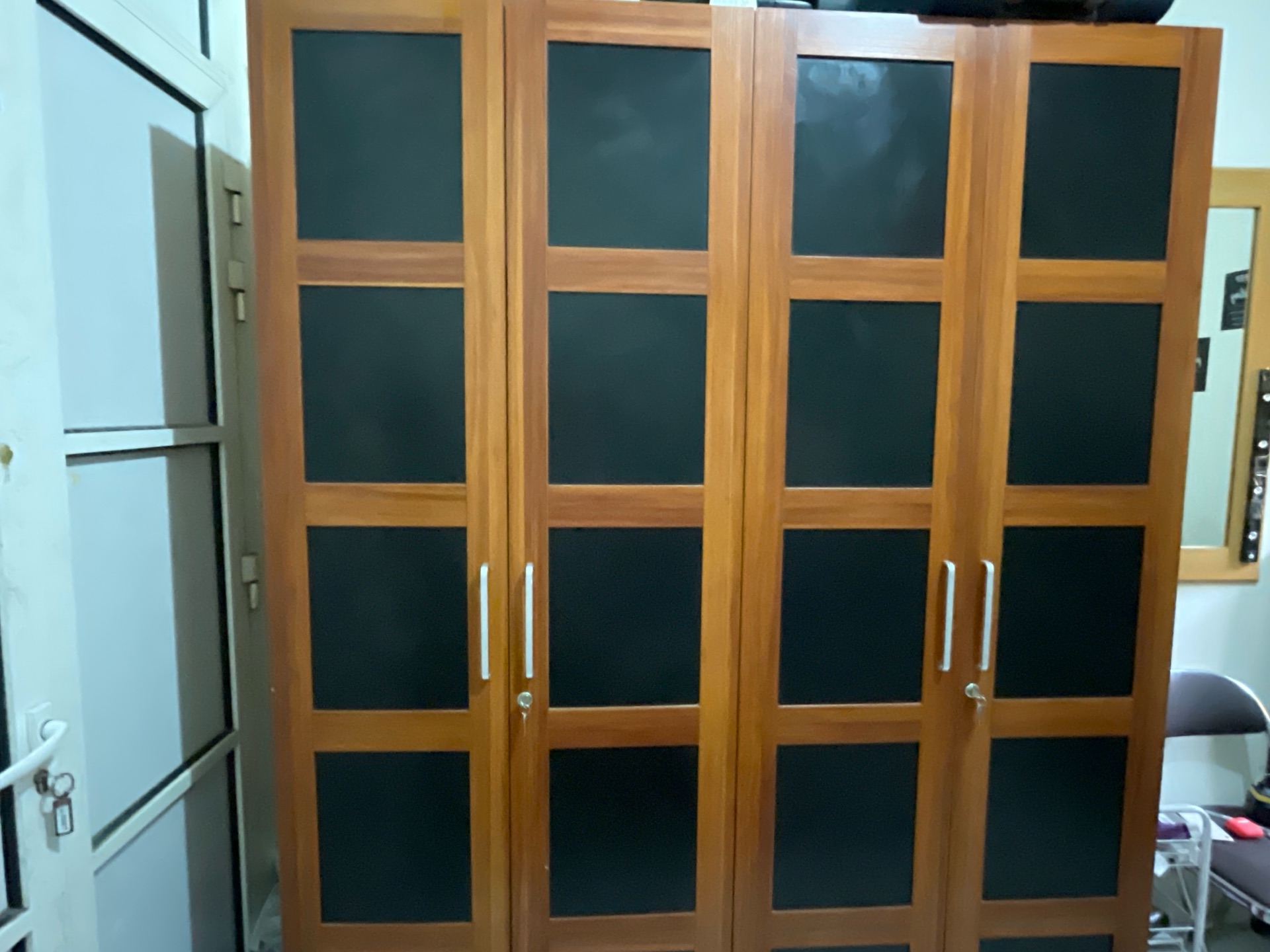 4 door Cupboard - Image 4