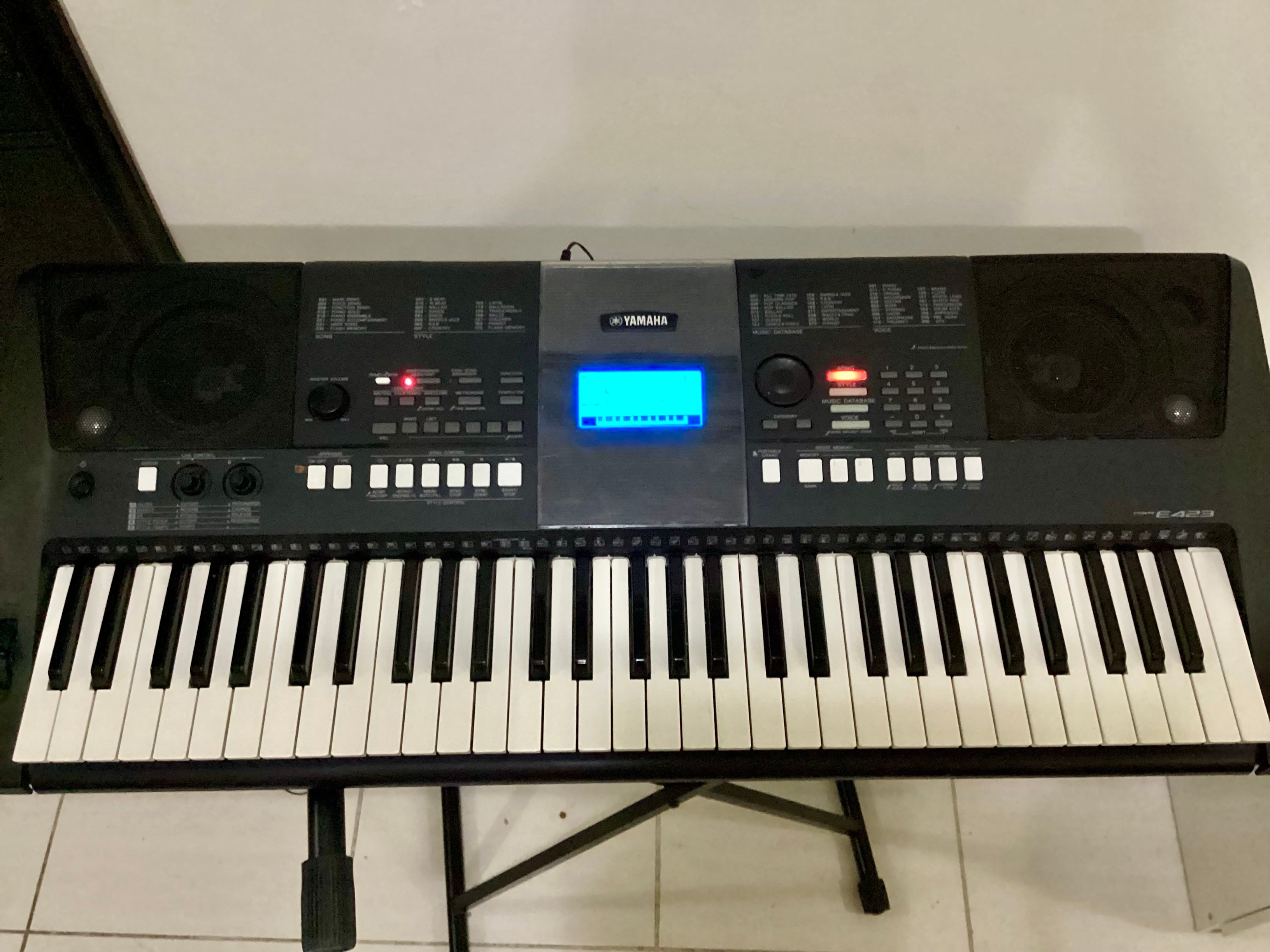 YAMAHA PSR E423 - Image 2