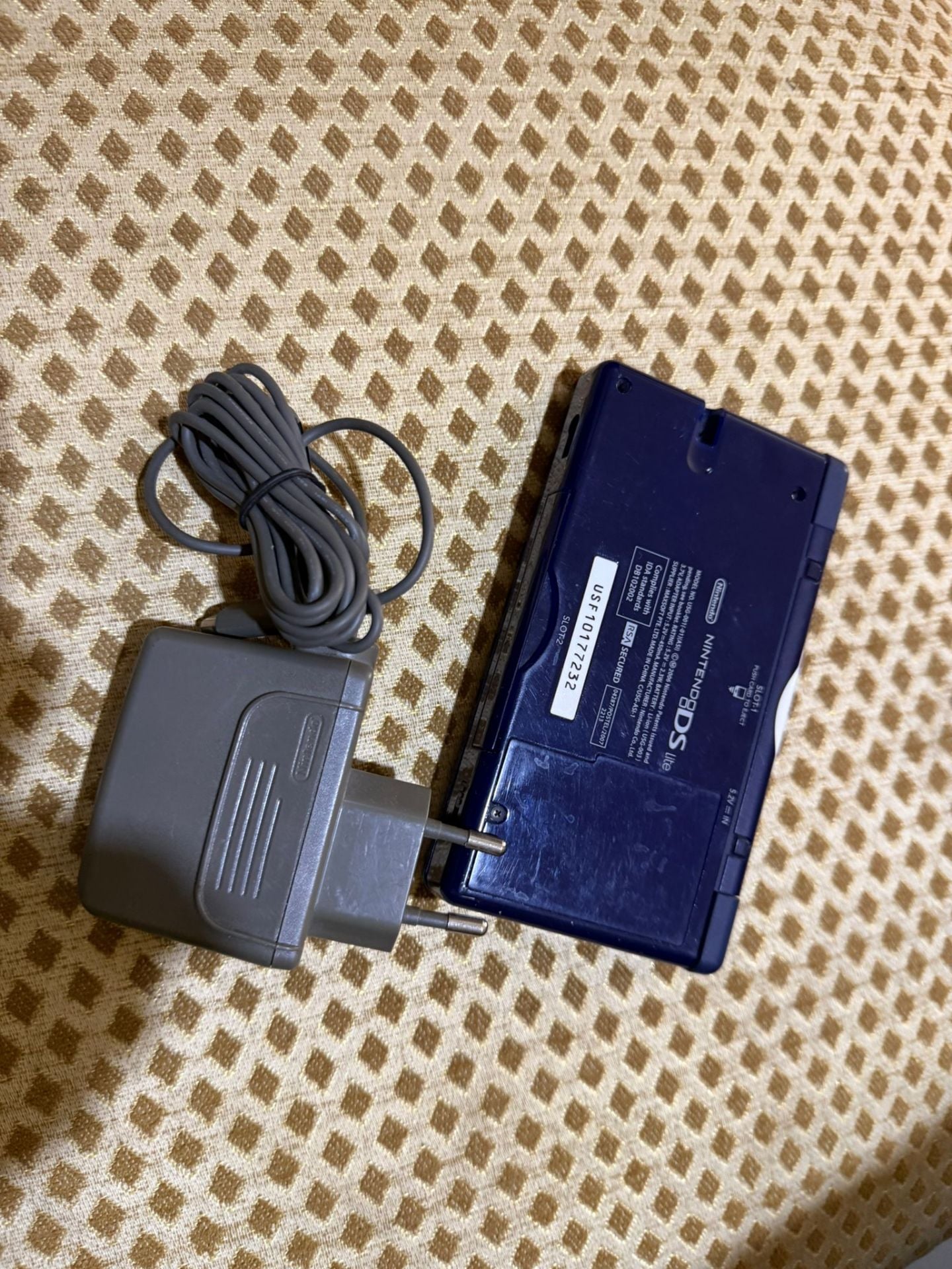 Nintendo ds lite with 400 games - Image 1