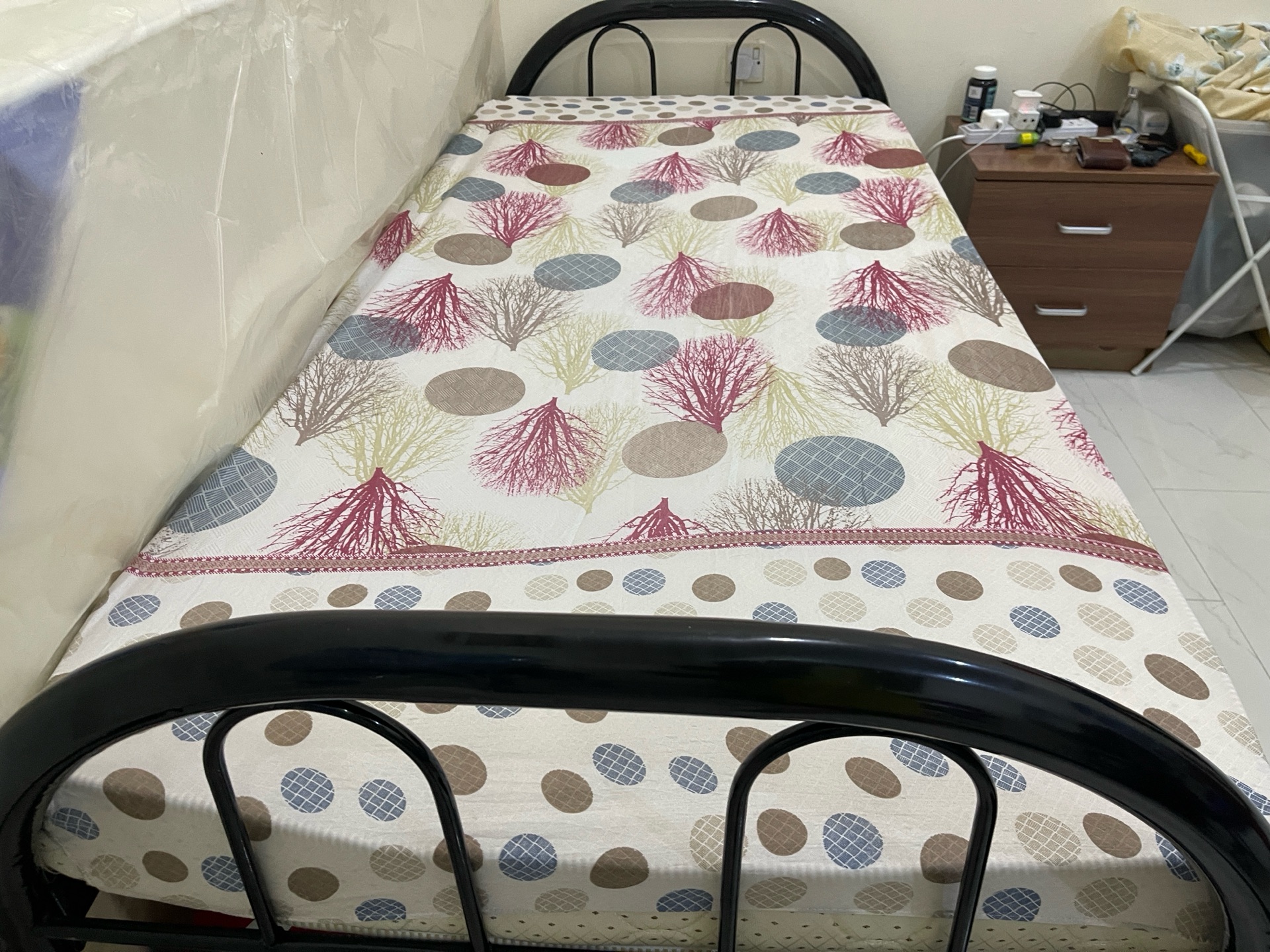 Single bed and mattress - Image 1