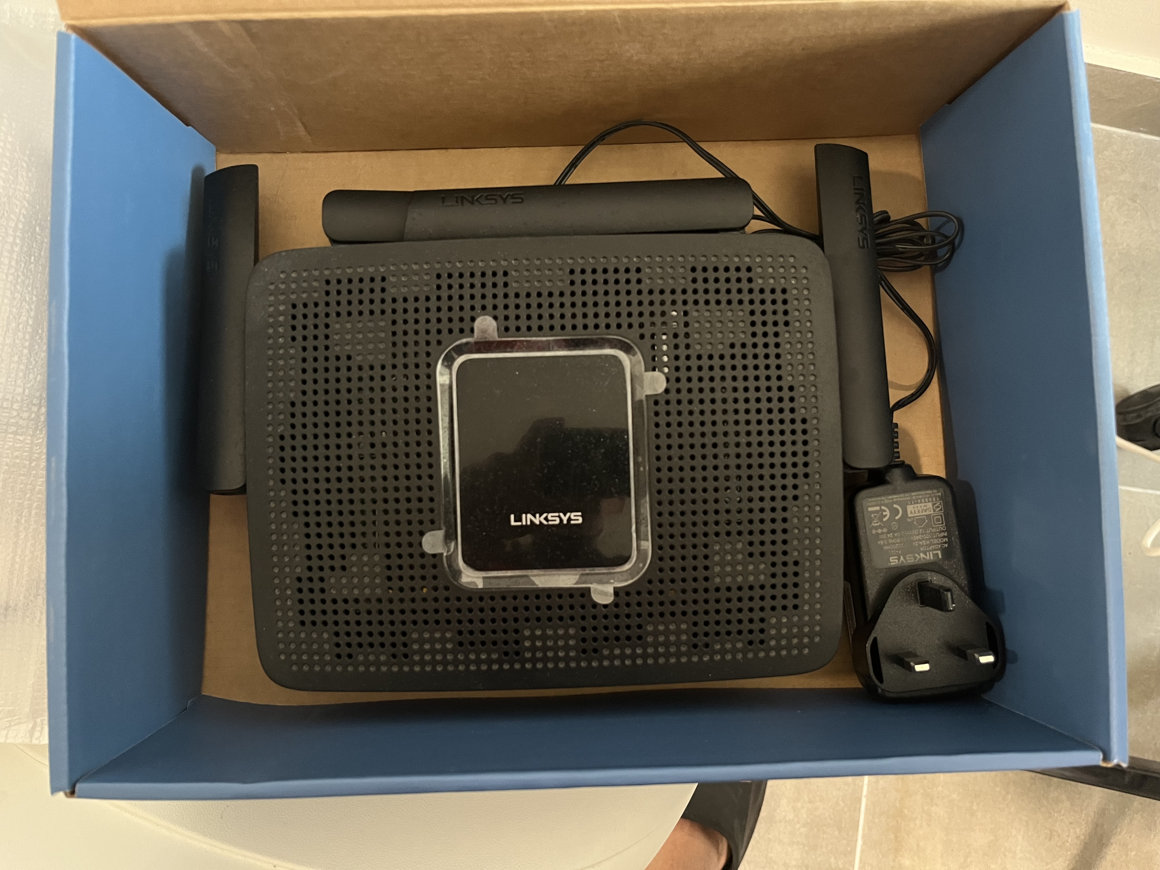 LINKSYS AC2200 Router - Image 2