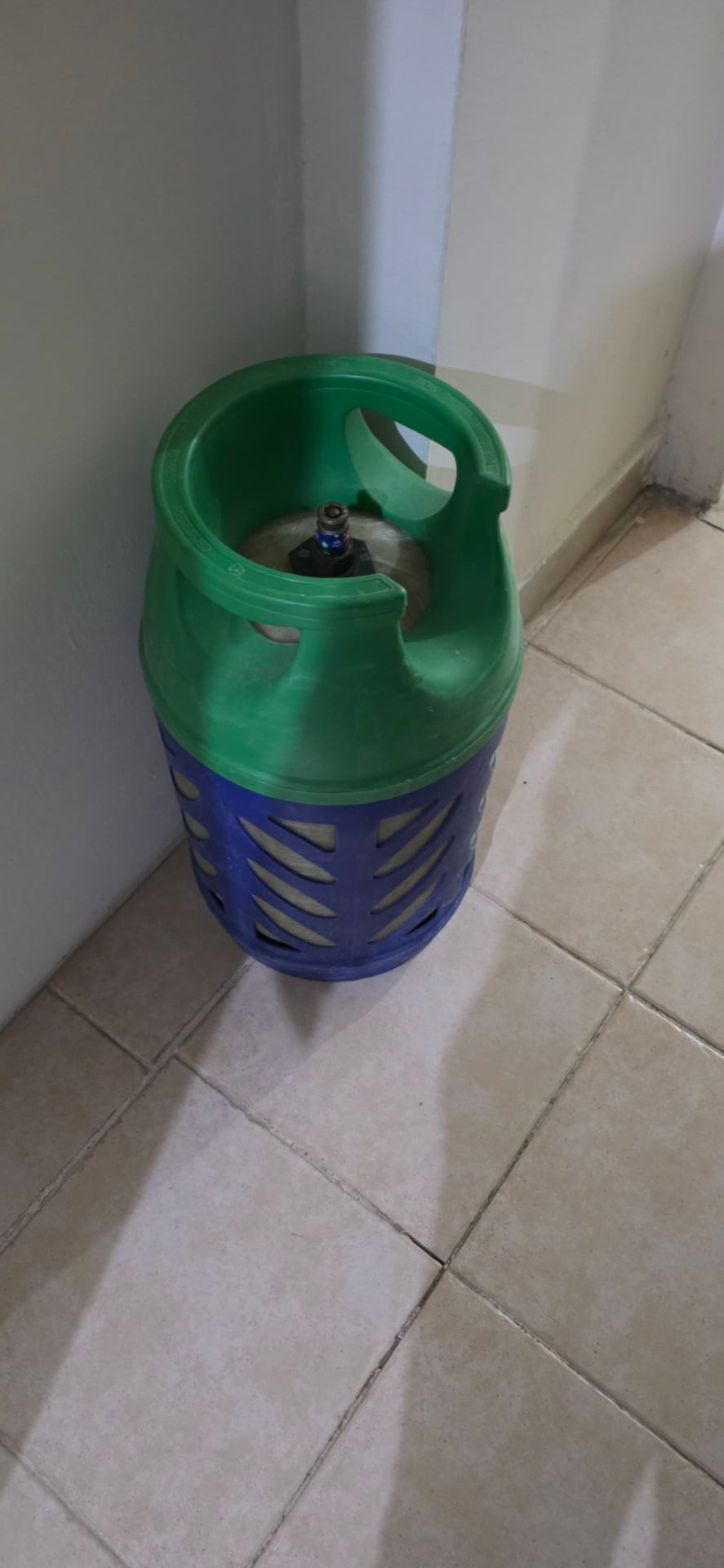 Gas cylinder - Image 1