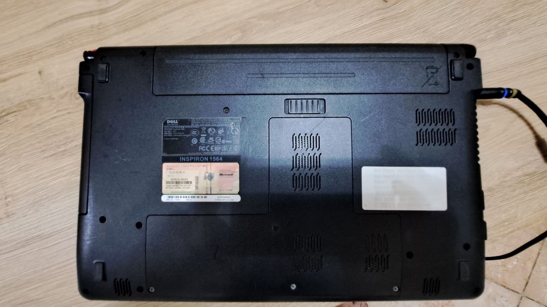 Laptop Dell Inspiron 1564 - Image 4