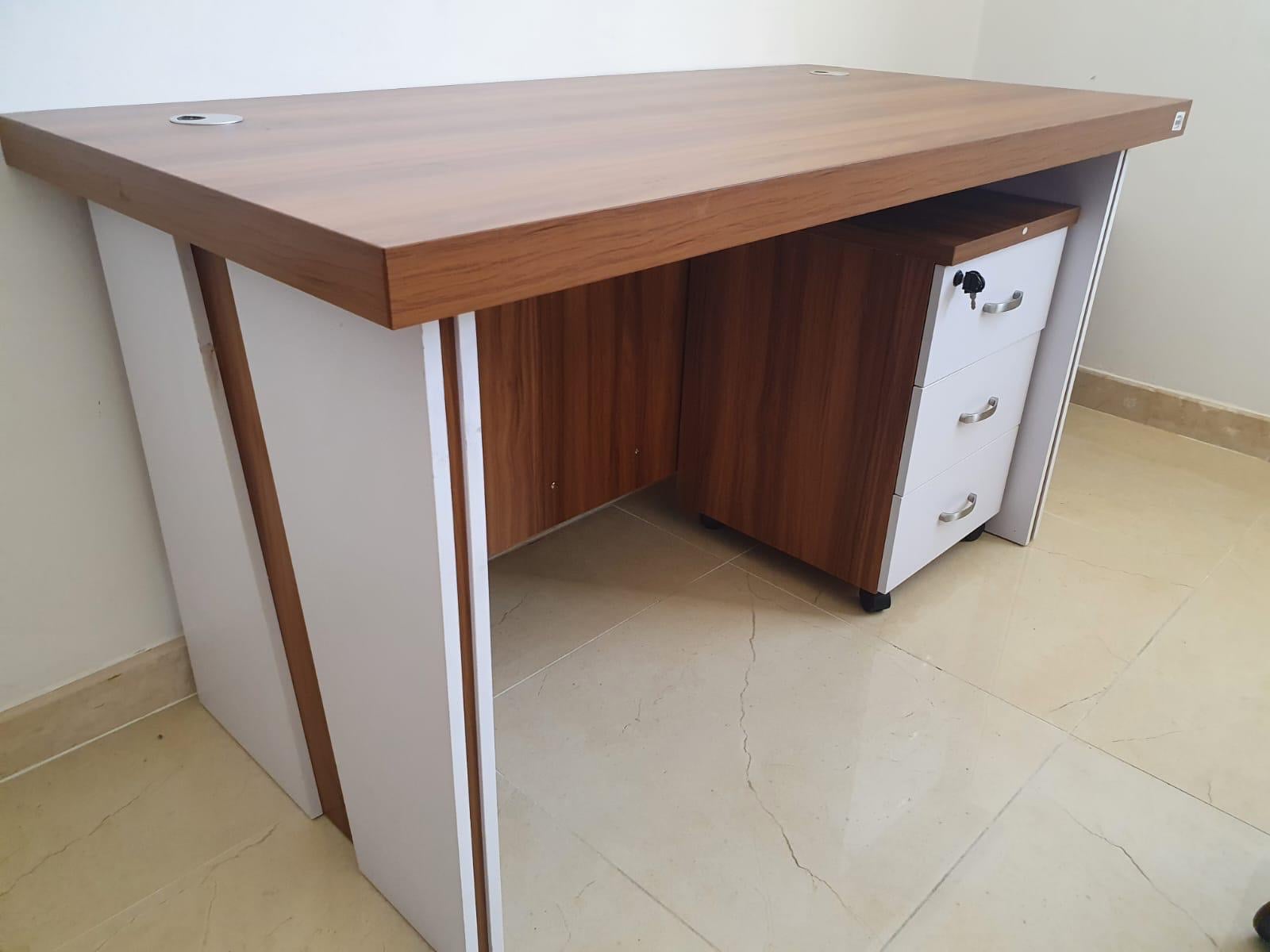 Computer desk - Image 3