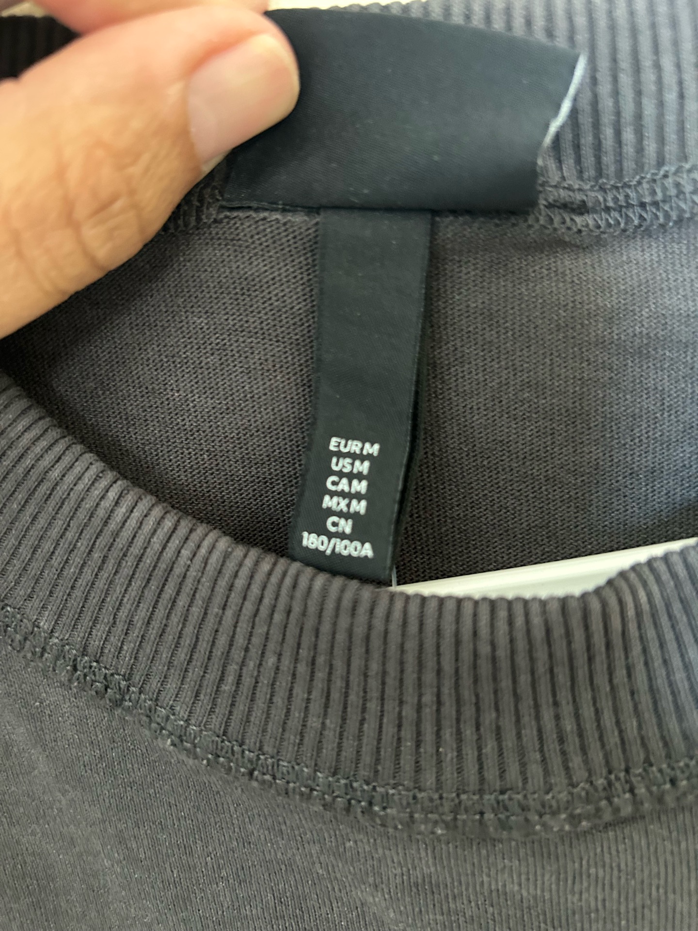 H & M men’s tee shirt  - Image 4