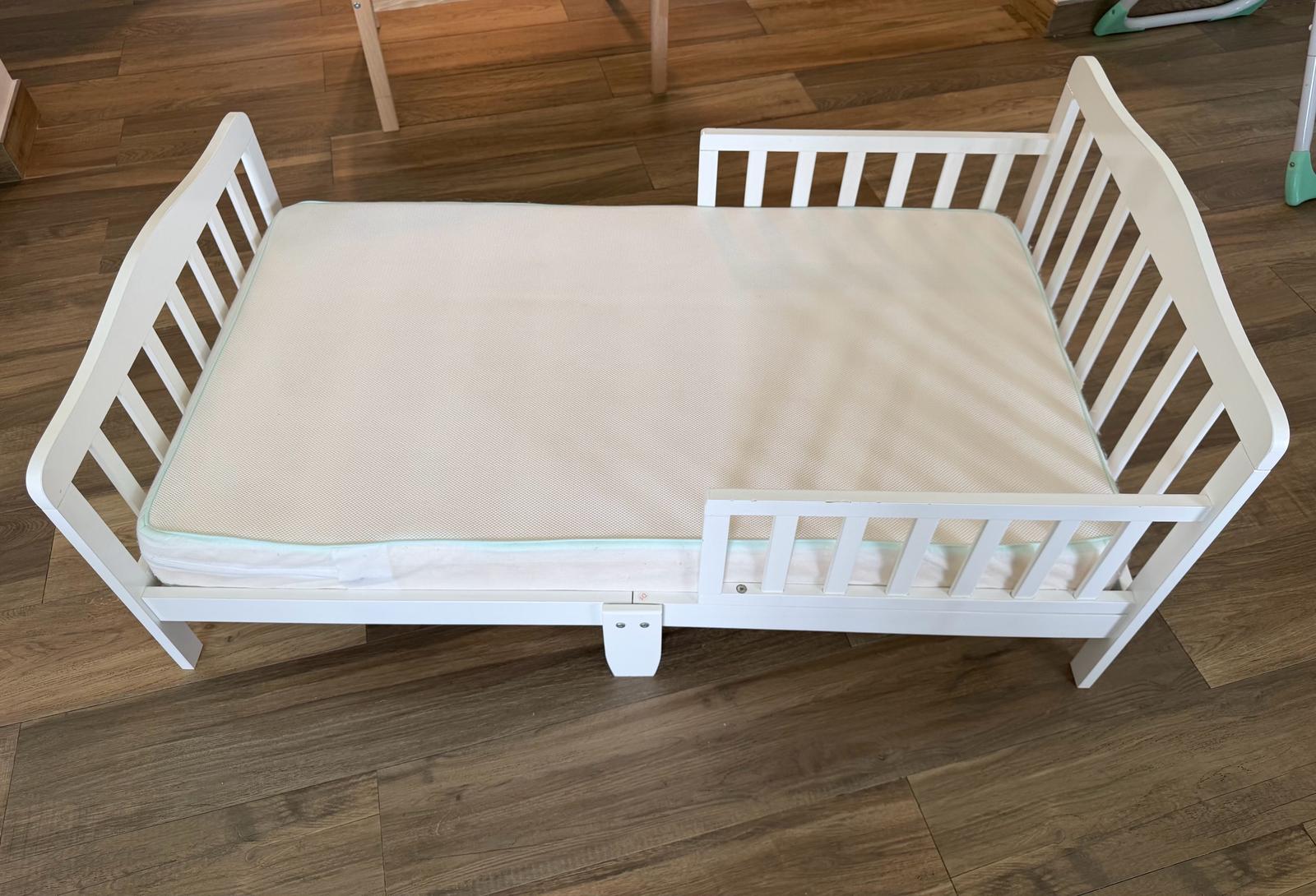 Kid bed and mattress Home Center - Image 1
