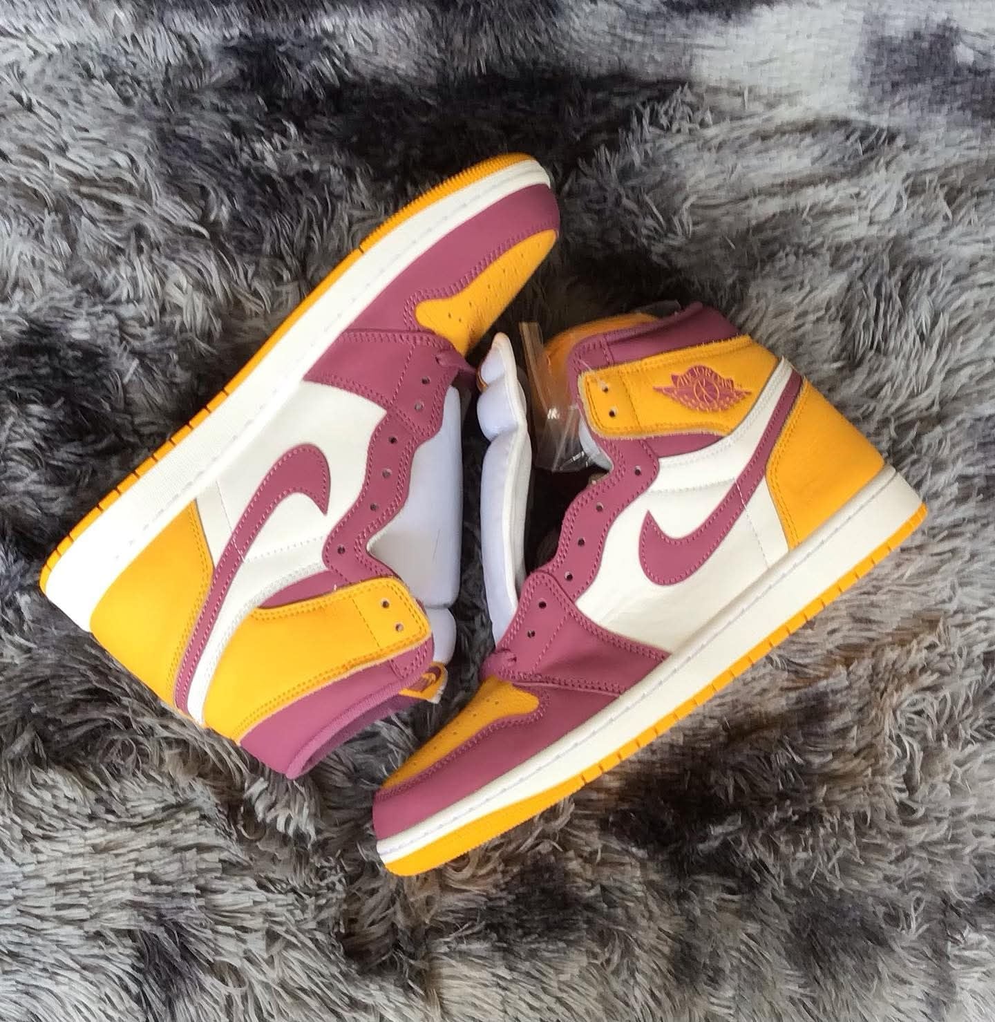 Air Jordan 1 Retro high OG Brotherhood  - Image 2