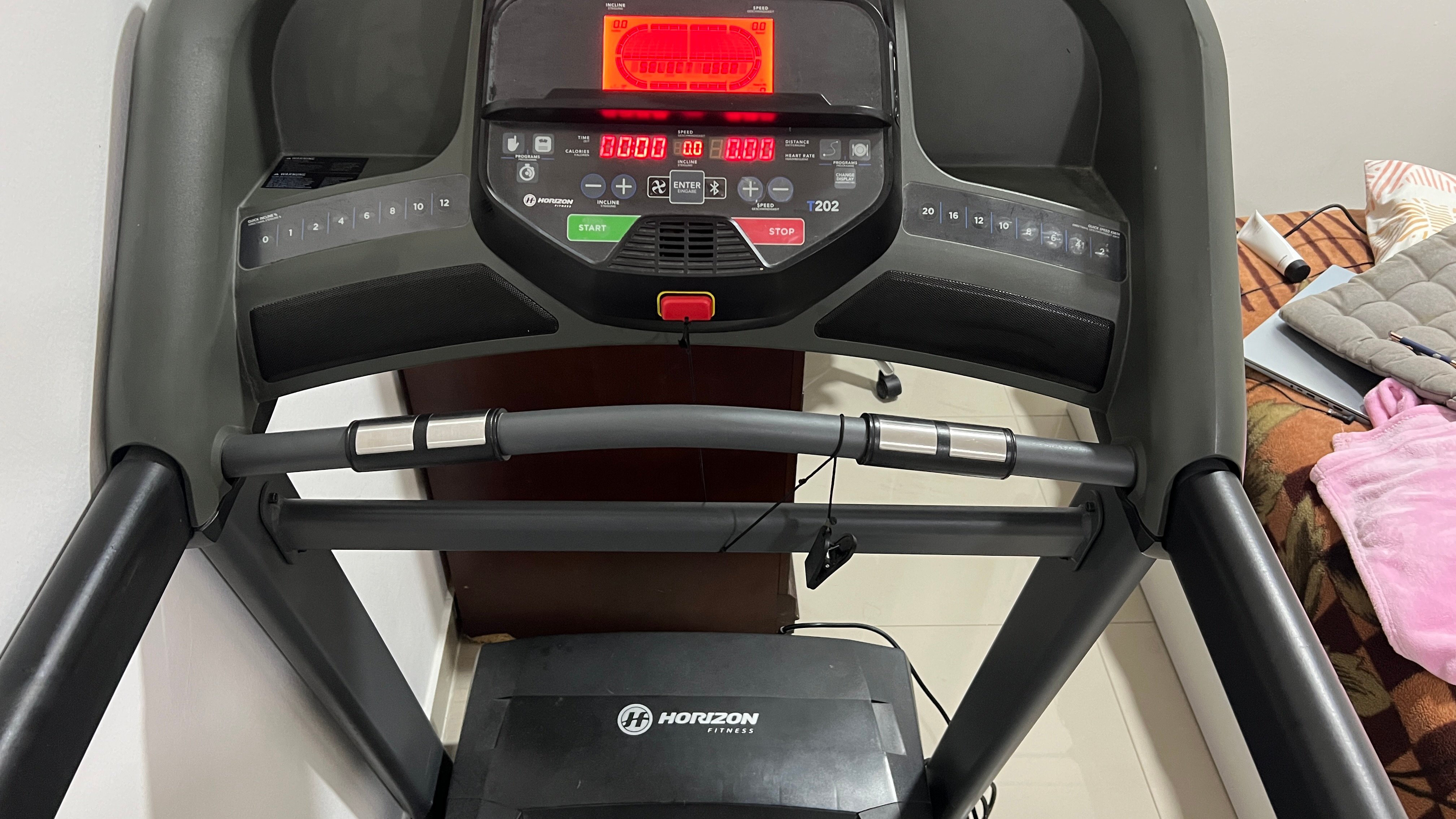 HORIZON T202 treadmill for sale - Image 4