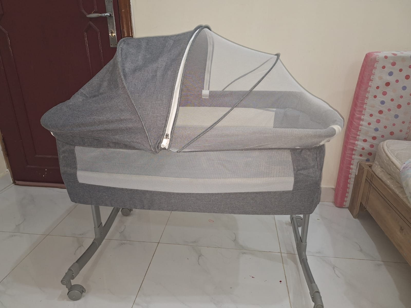 Baby Craddle in Mint Condition for Urgent Sale - Image 3