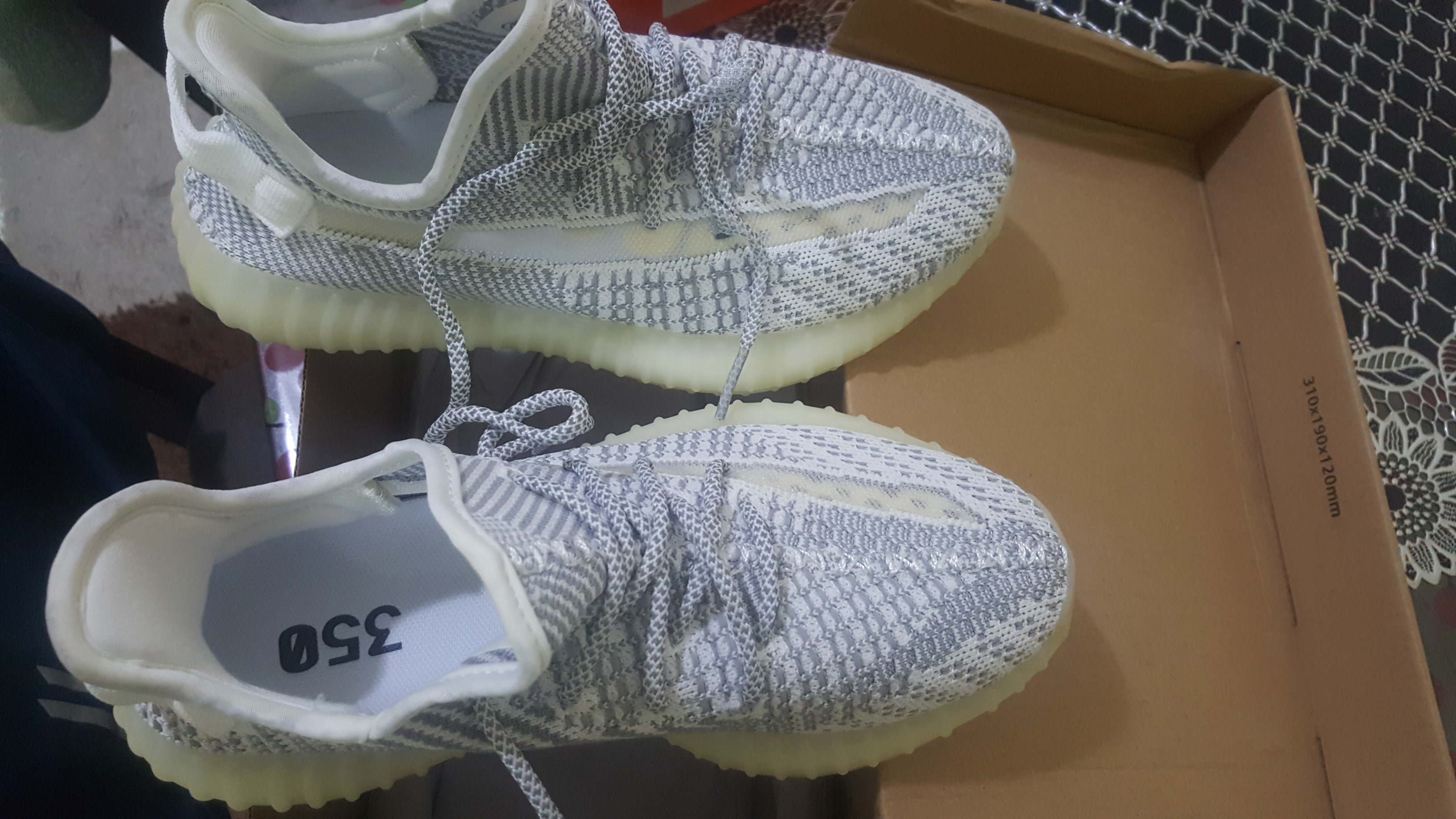 YEEZY BOOST SHOE FOR SALE - Image 4
